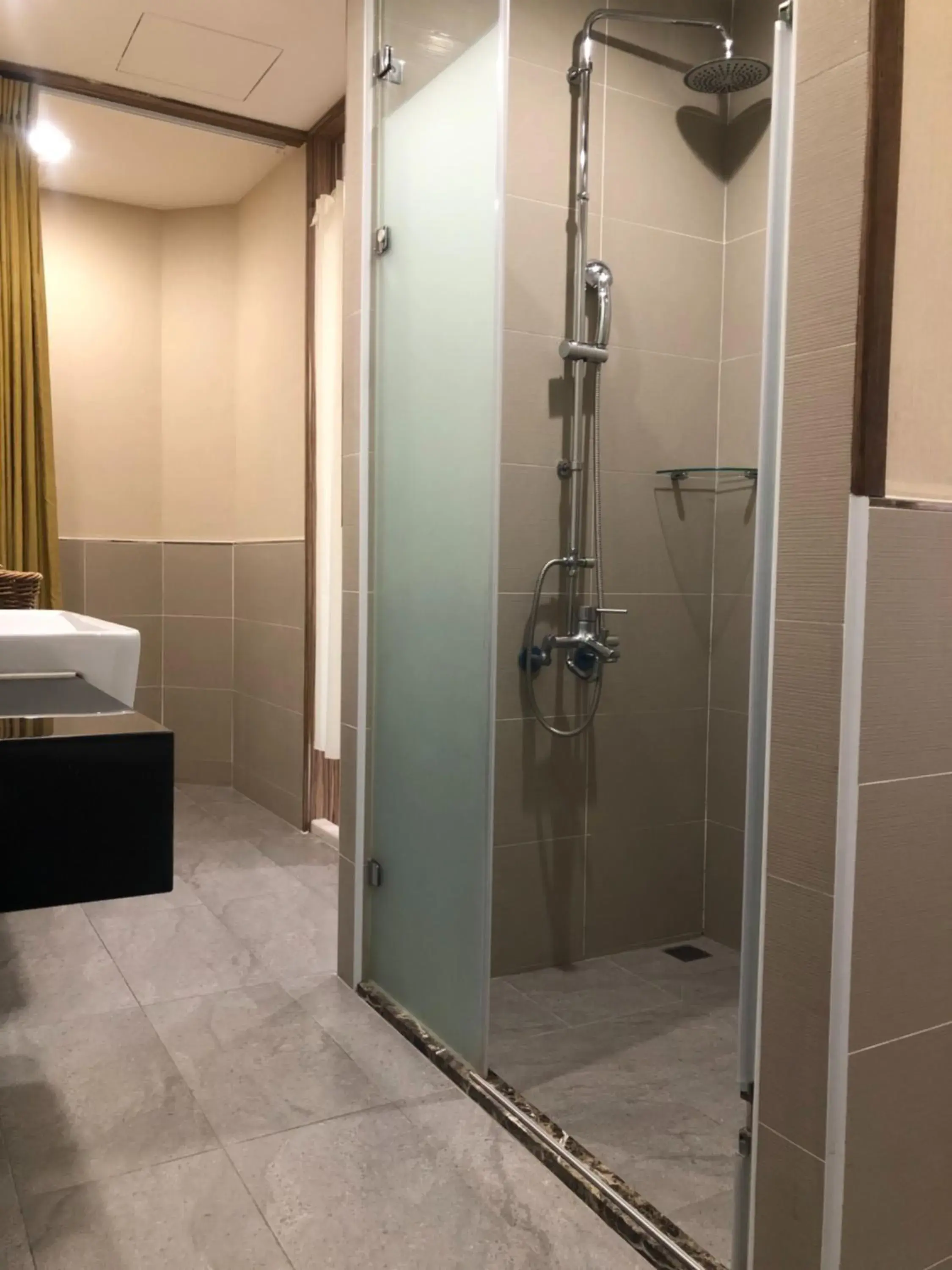 Shower, Bathroom in TAINAN JULIE'S GARDEN