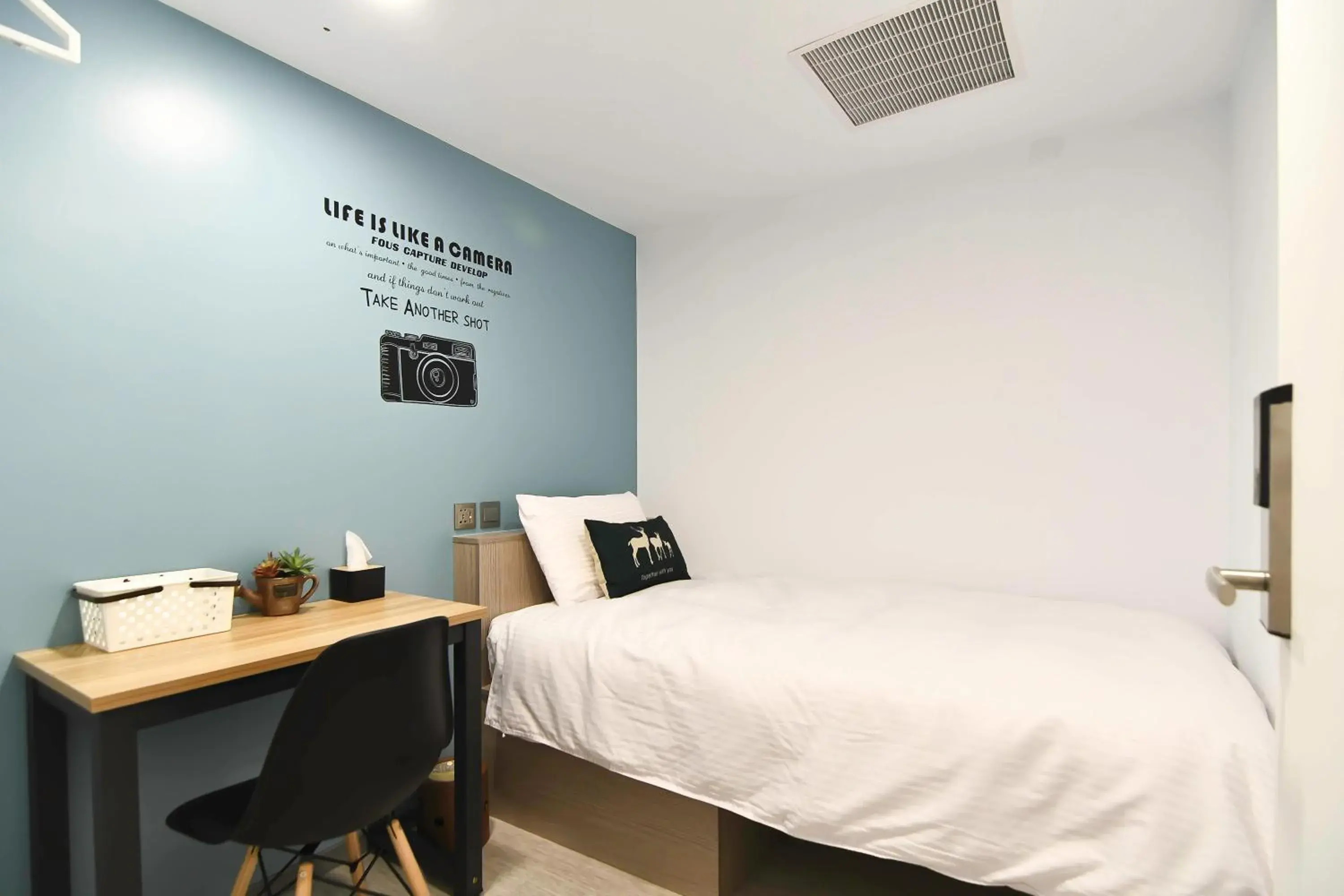 Photo of the whole room, Bed in Flyinn Hostel