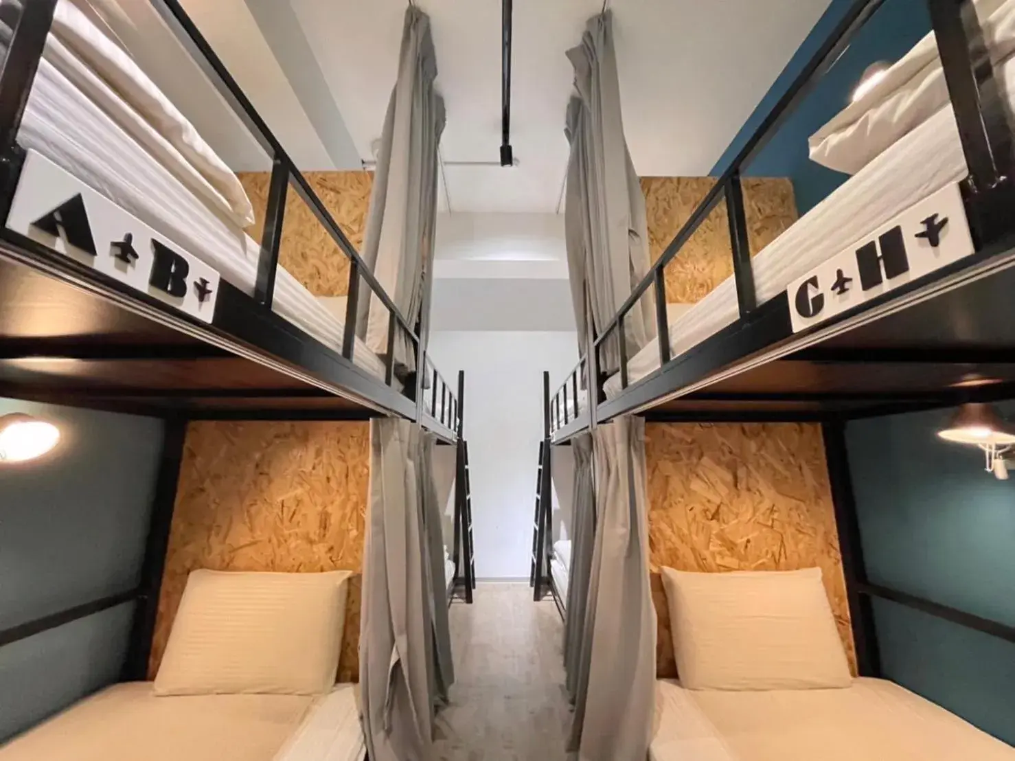 Photo of the whole room, Bunk Bed in Flyinn Hostel