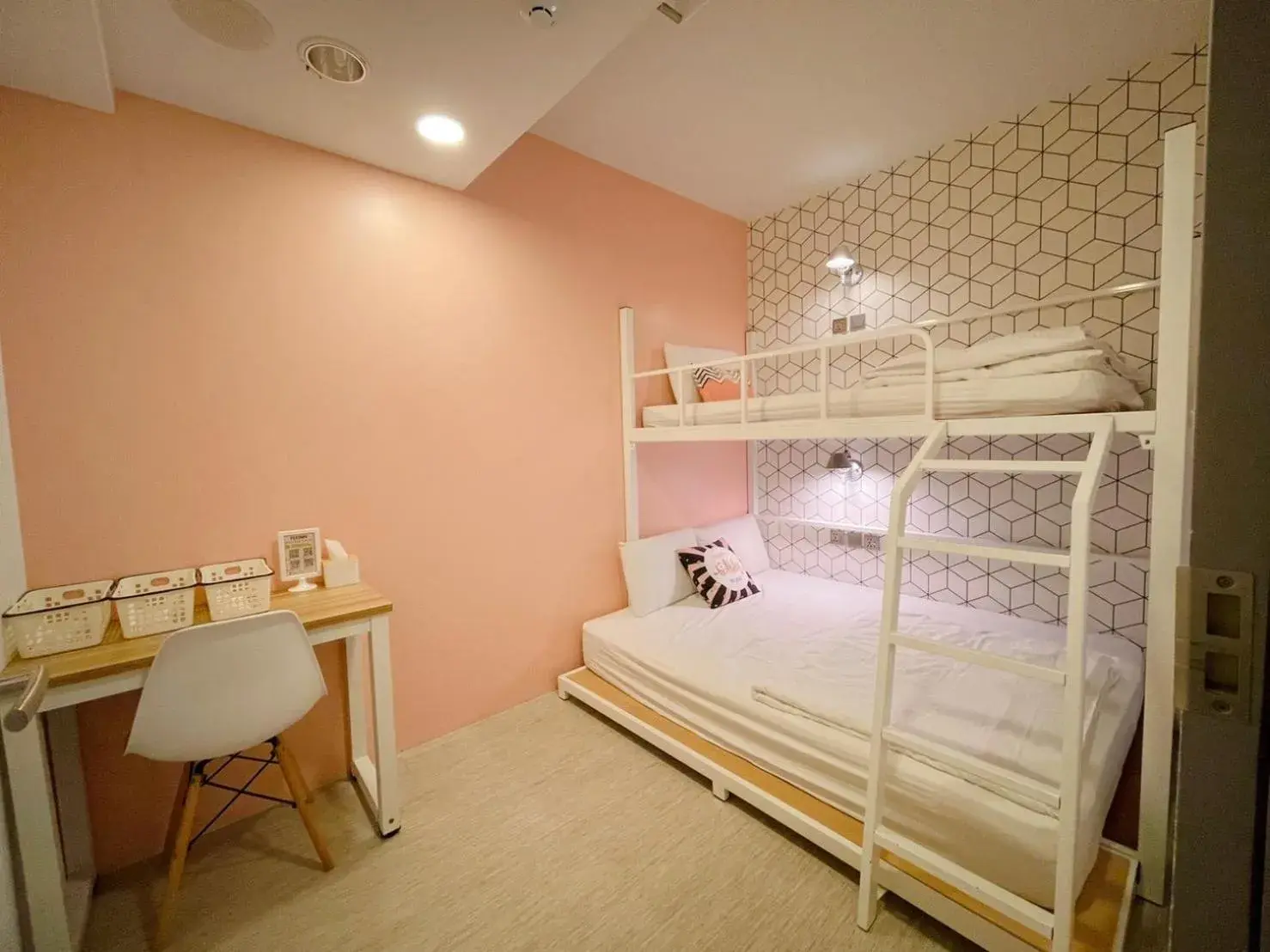 Photo of the whole room, Bed in Flyinn Hostel