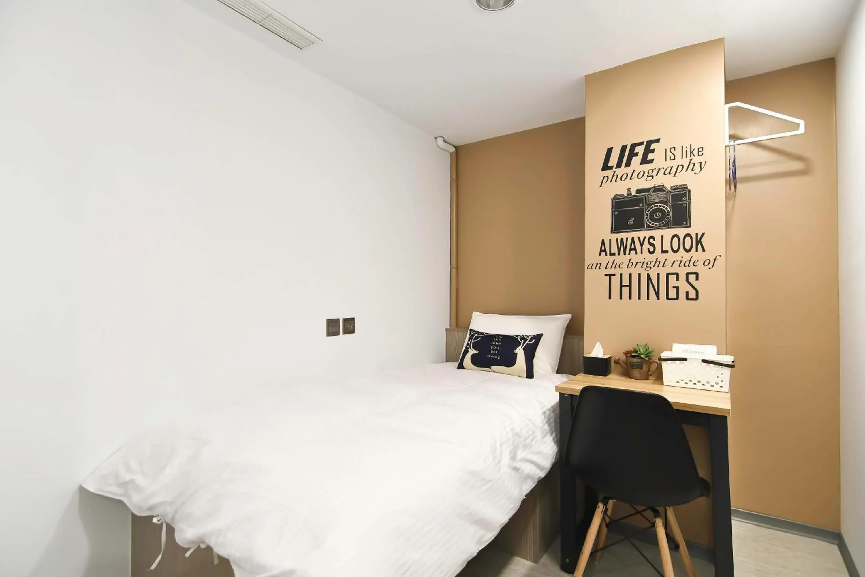 Photo of the whole room, Bed in Flyinn Hostel