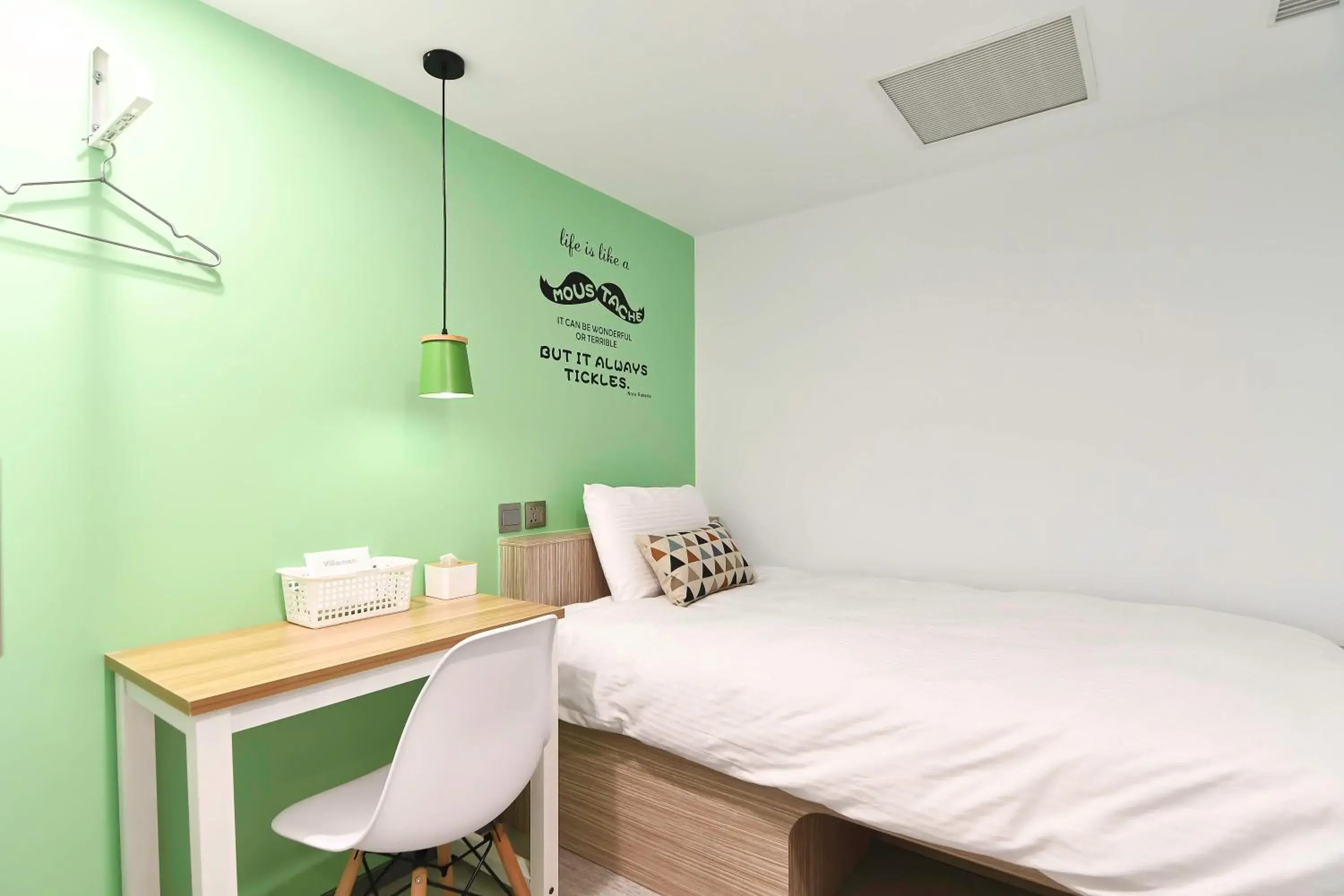 Photo of the whole room, Bed in Flyinn Hostel