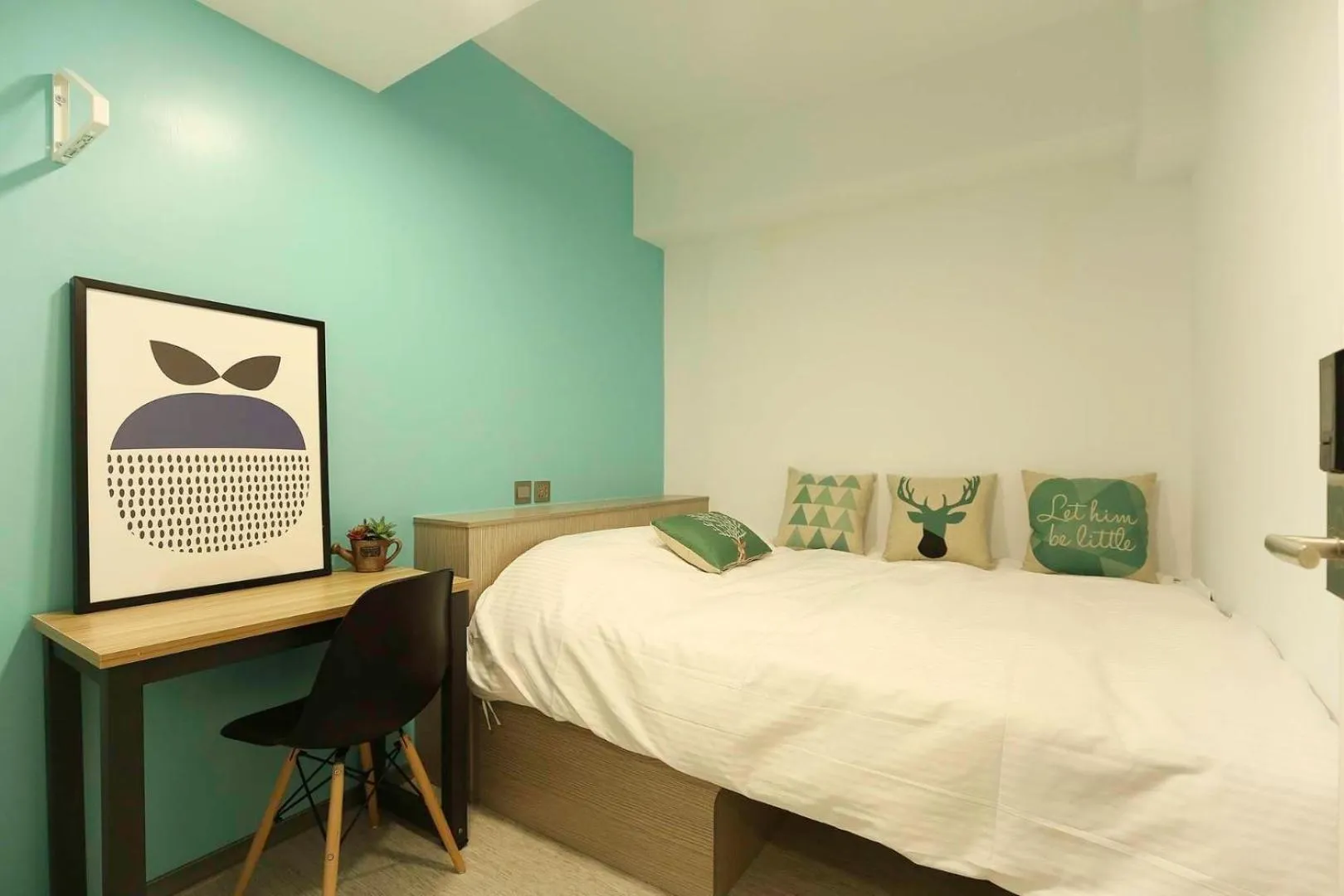 Photo of the whole room, Bed in Flyinn Hostel