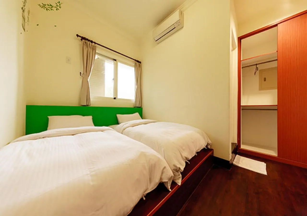 Photo of the whole room, Bed in Backpacker B&B