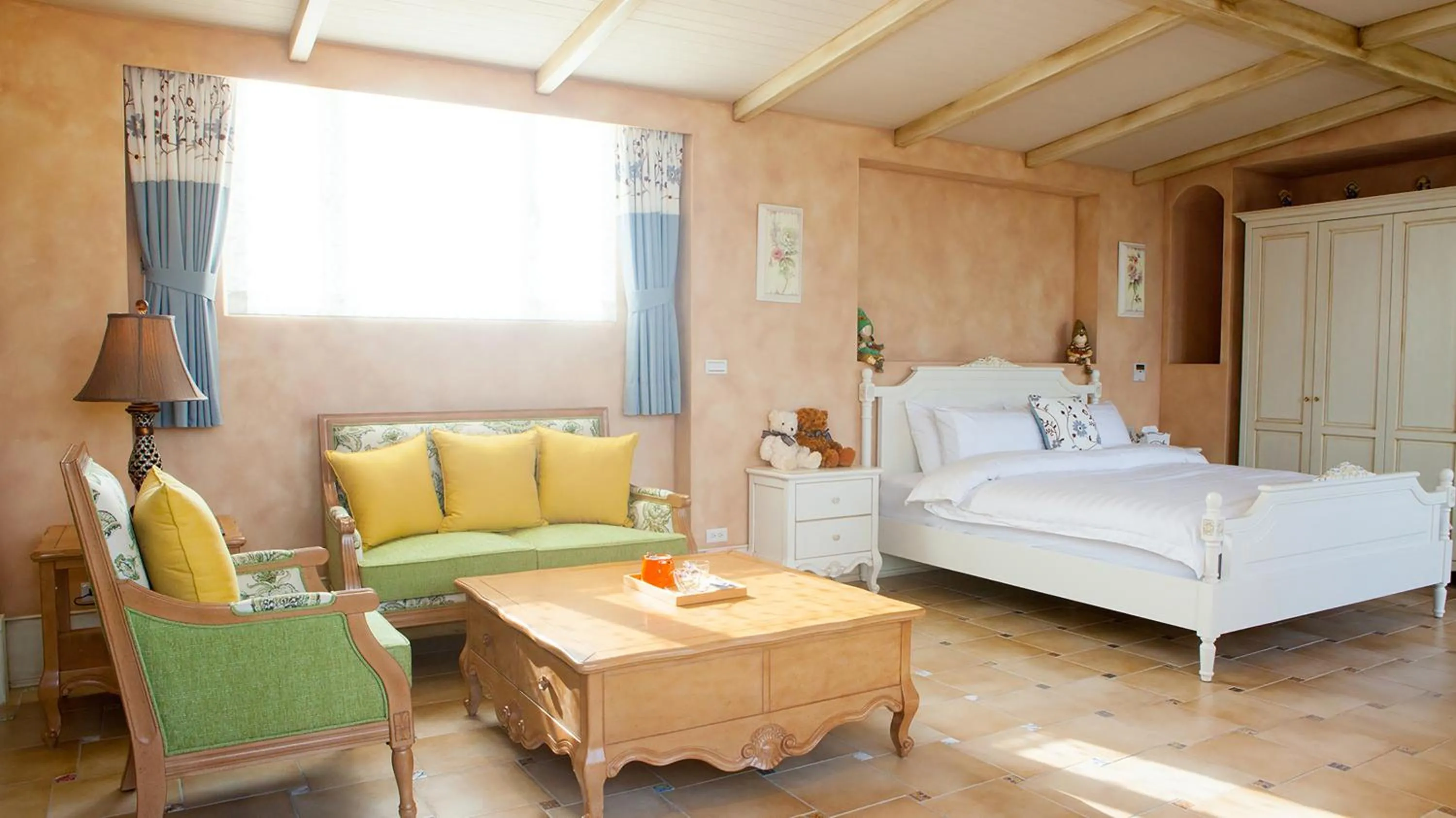 Double Room with Lake View in You Yueh