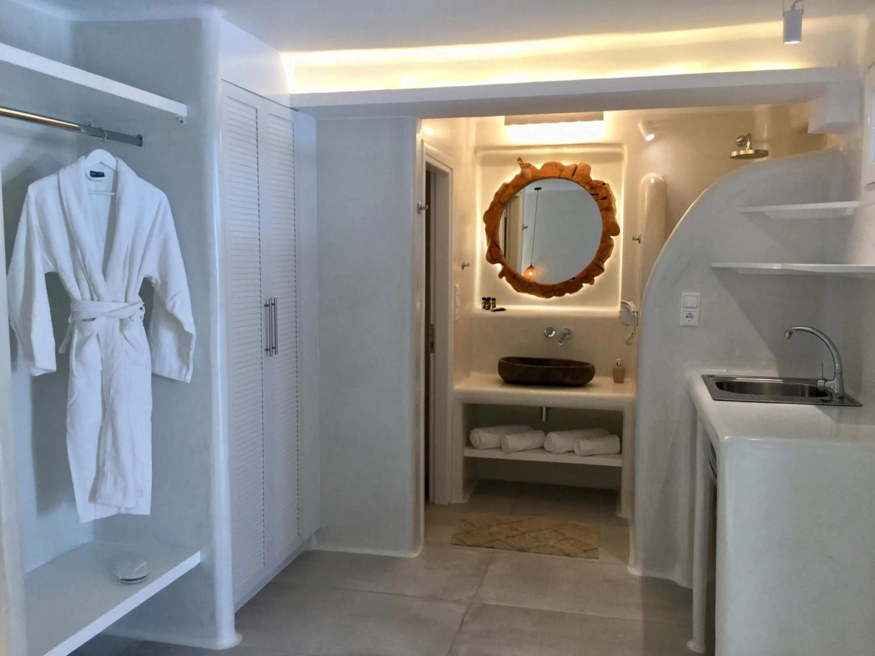 Bathroom in Villa Elina suites and more