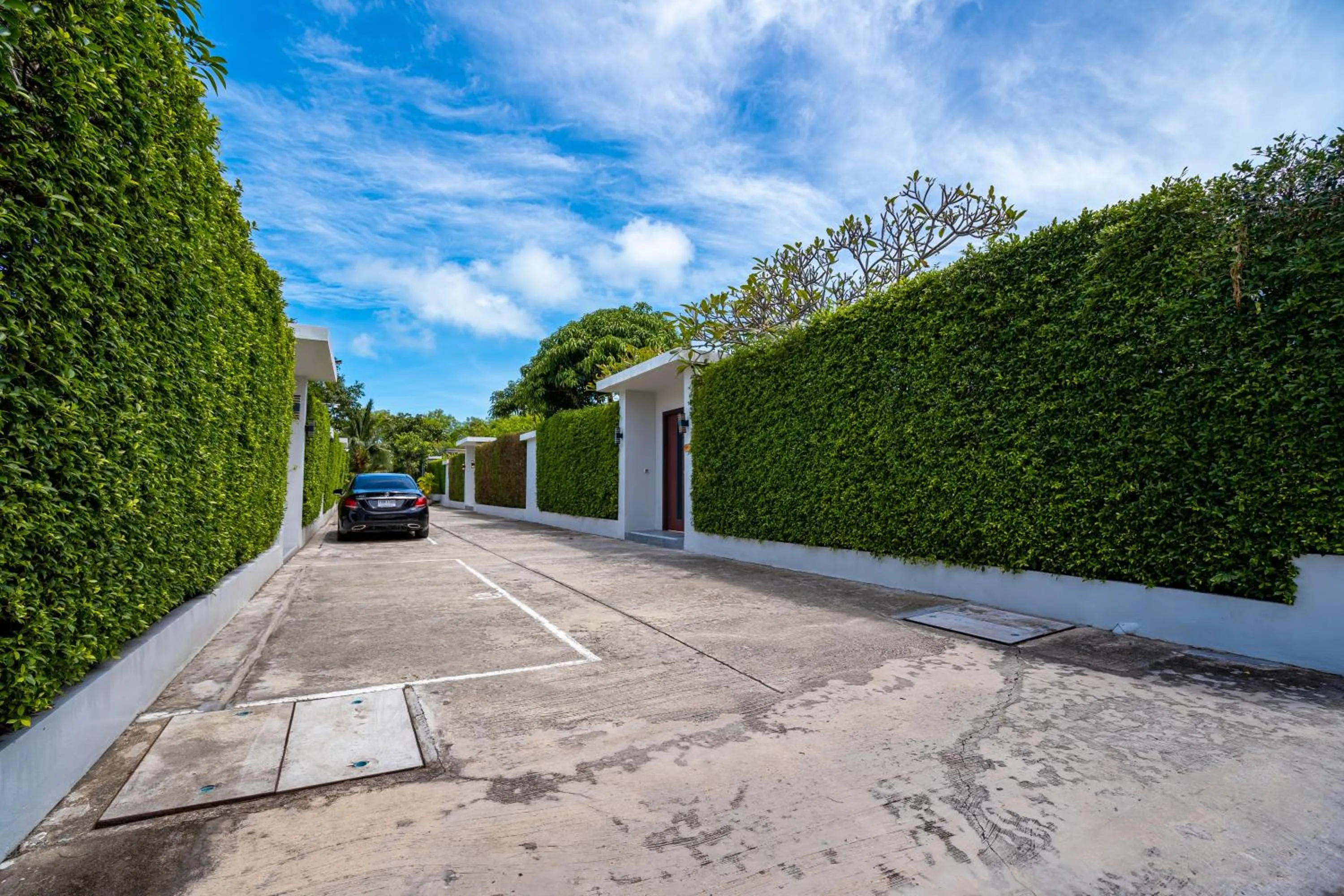 Parking in Phuket La Siesta