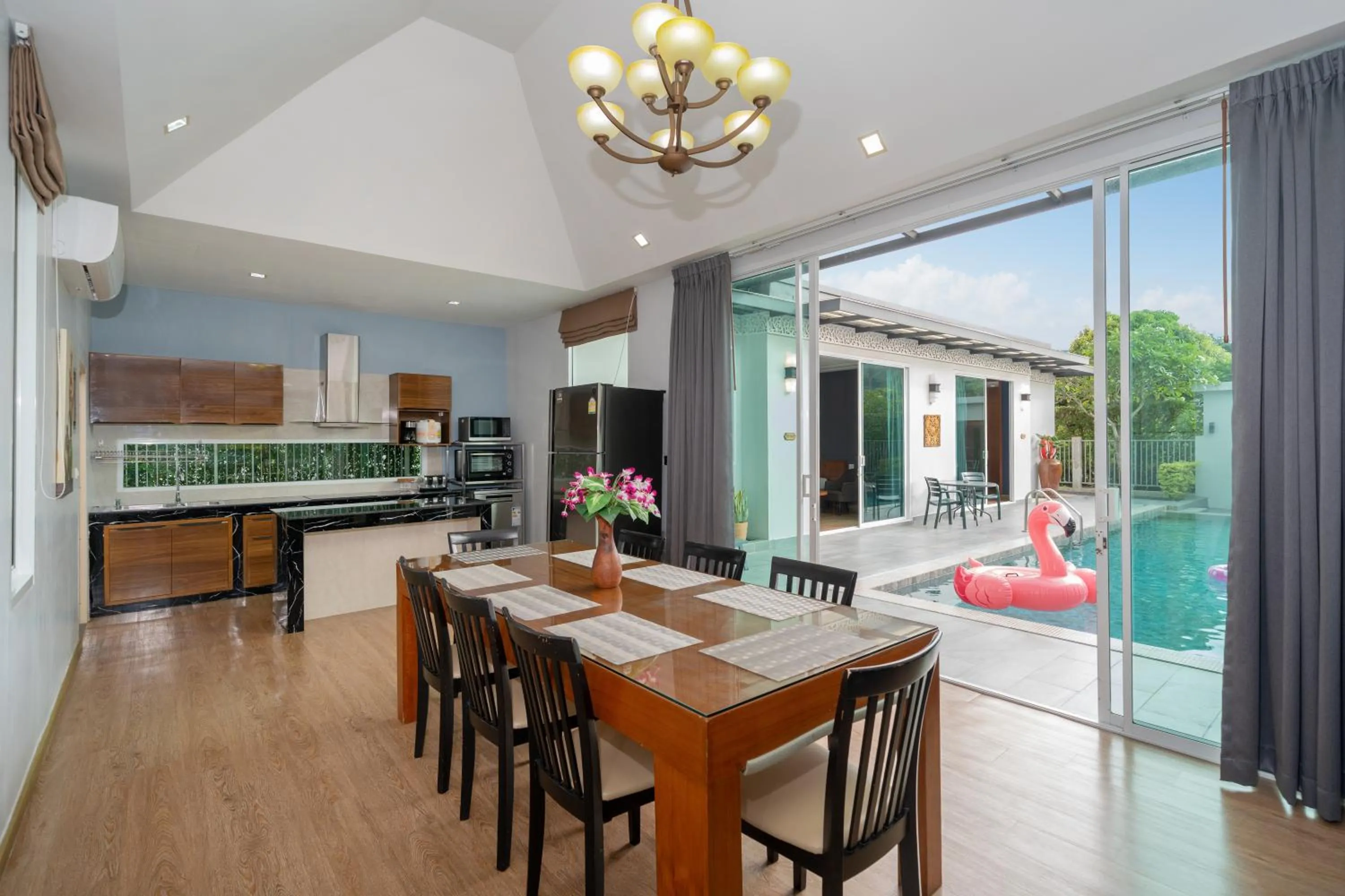 Dining area in Phuket La Siesta Pool Villas & Pool Access Rooms