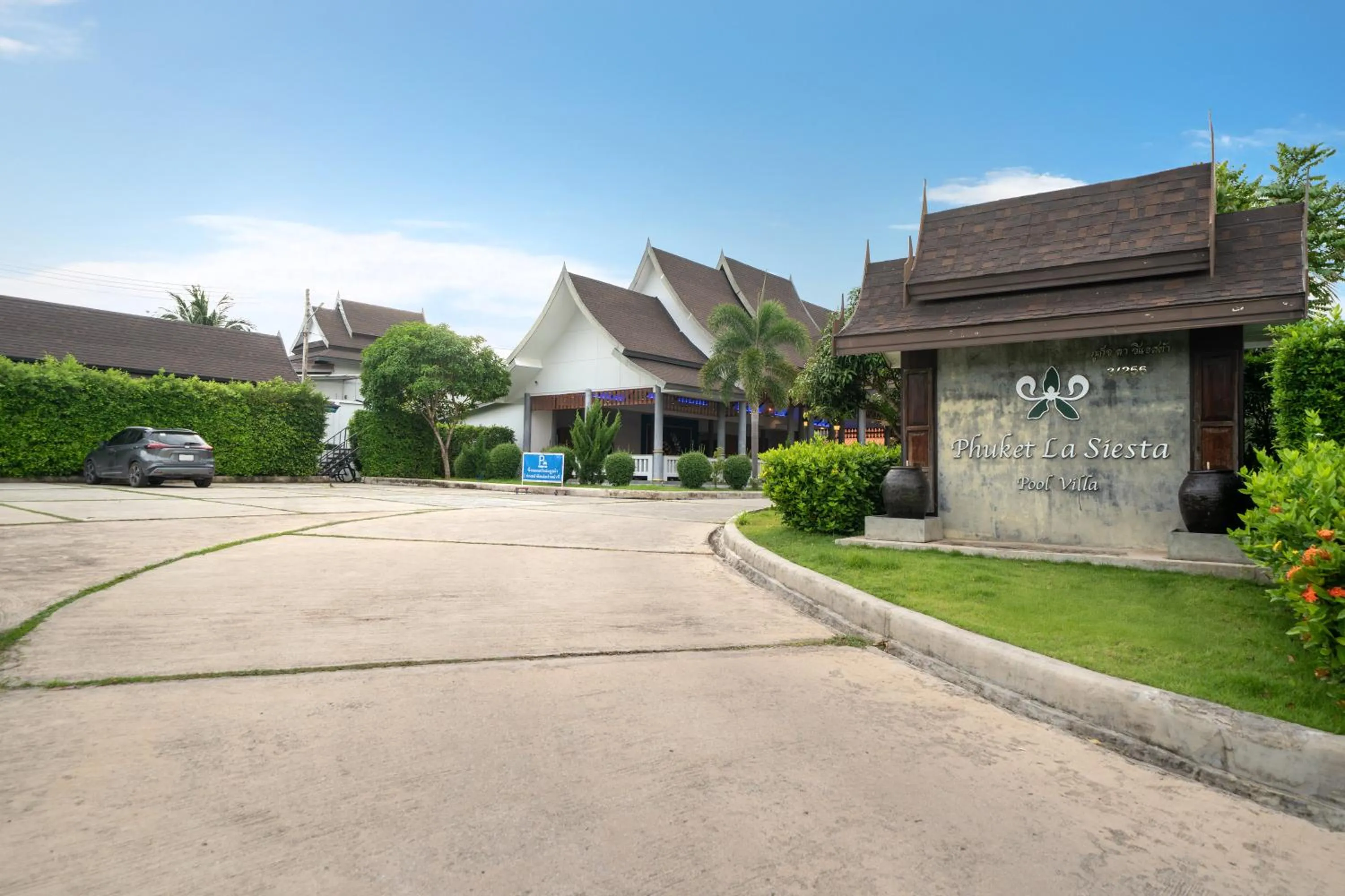 Property building in Phuket La Siesta Pool Villas & Pool Access Rooms