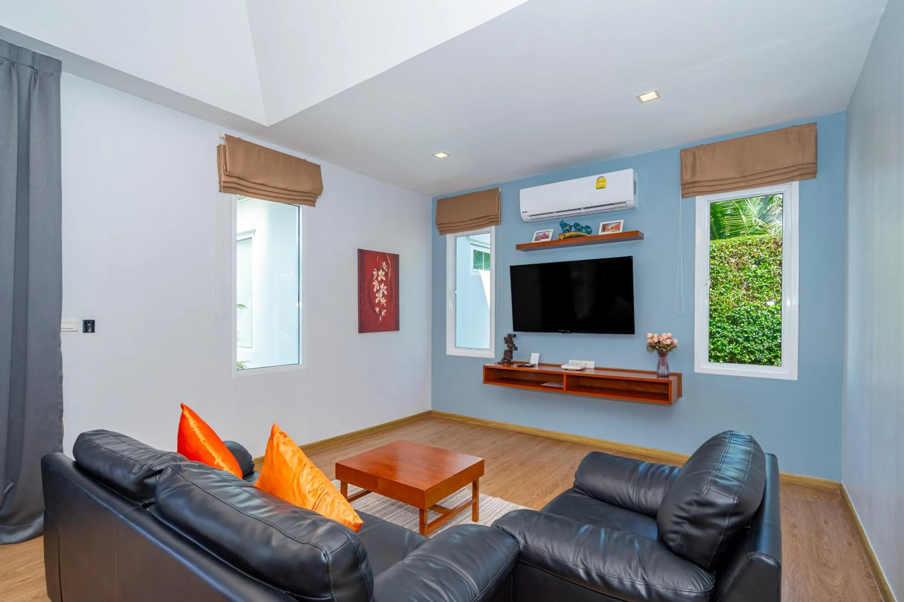 Communal lounge/ TV room in The Orchid Villa