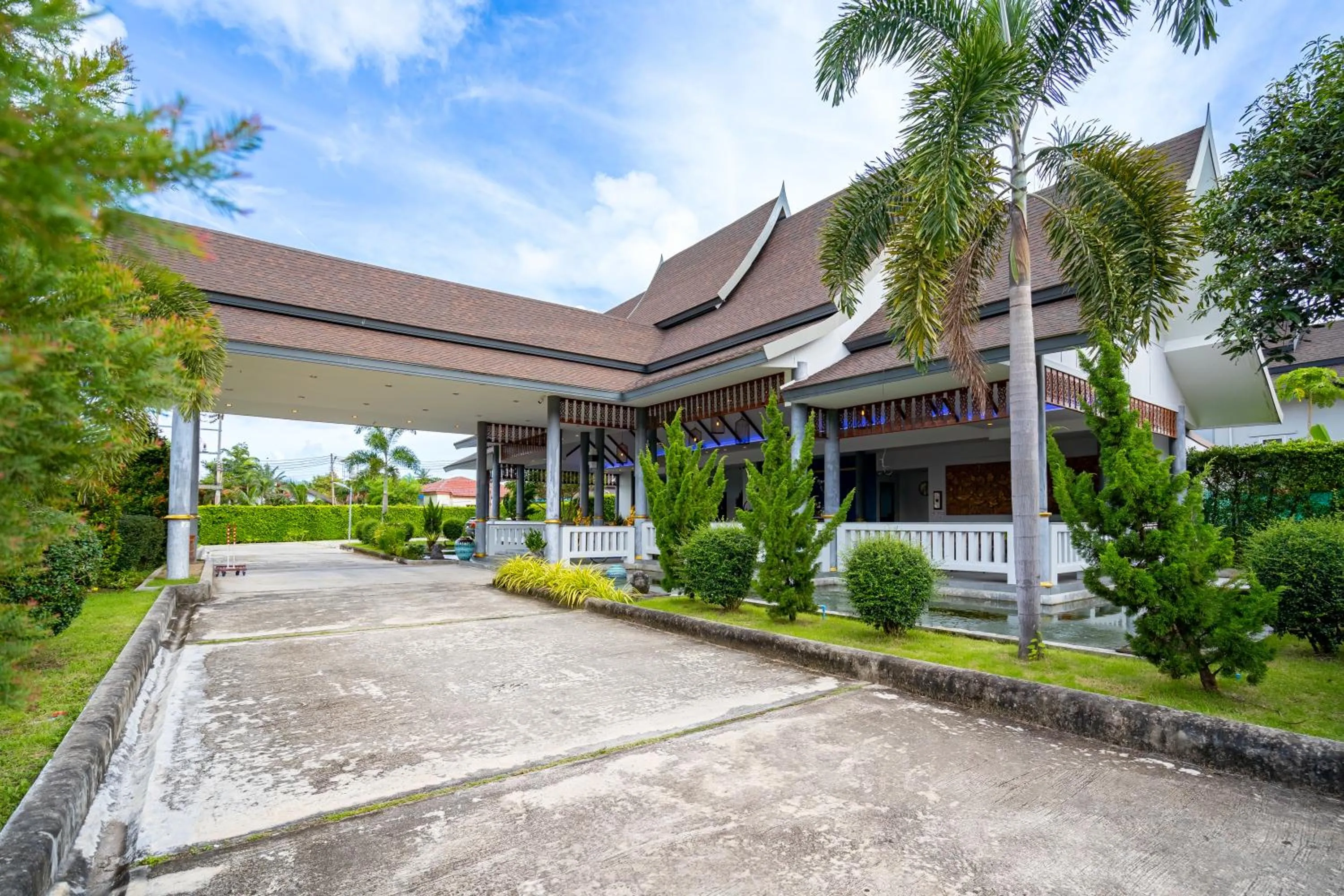 Property building in Phuket La Siesta