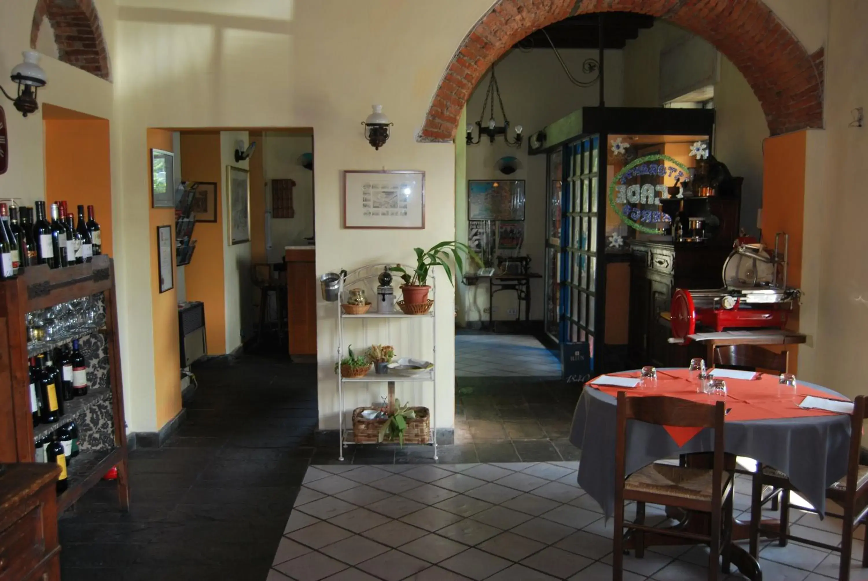 Restaurant/Places to Eat in Ristorante Albergo Arcade