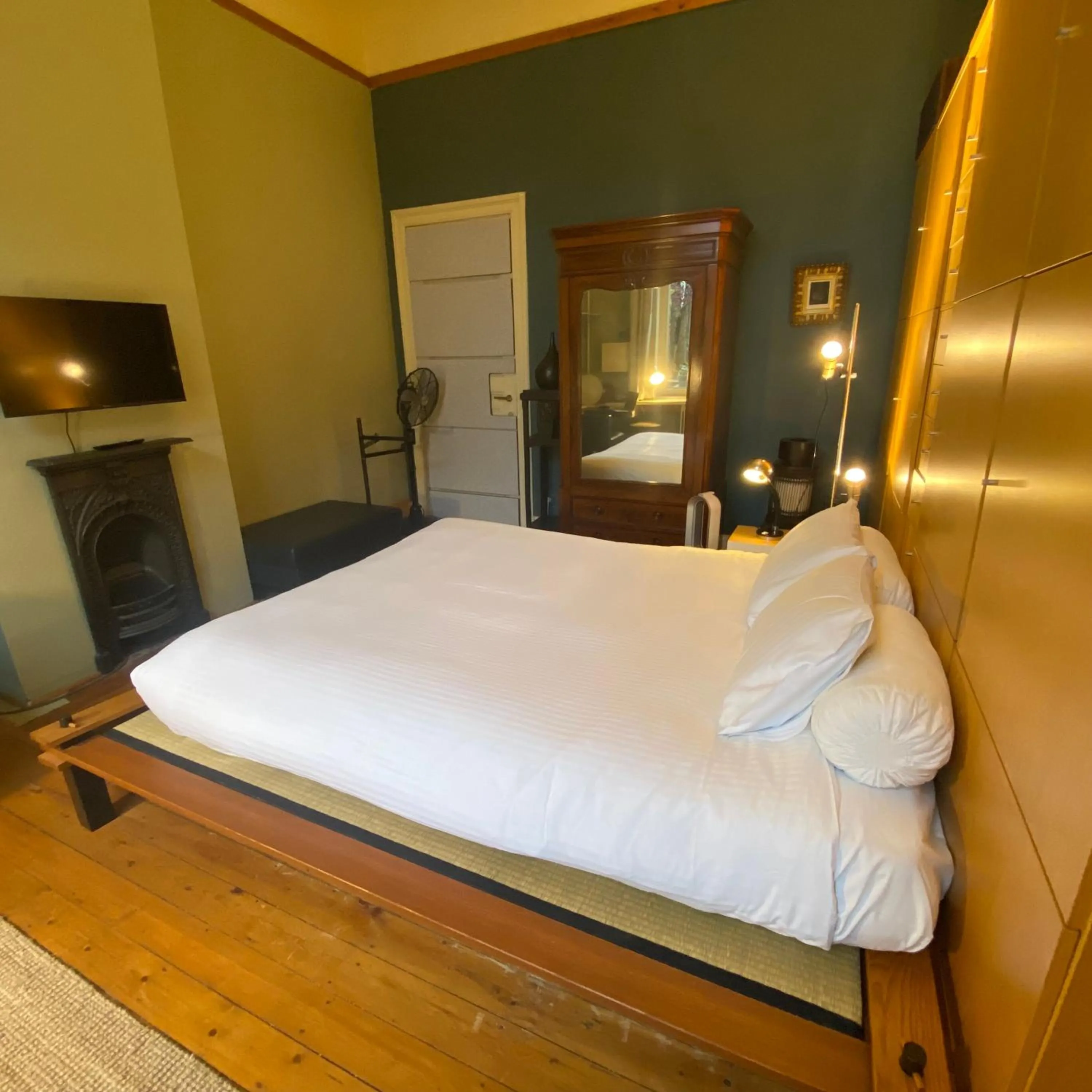 Bedroom, Bed in Lunatree