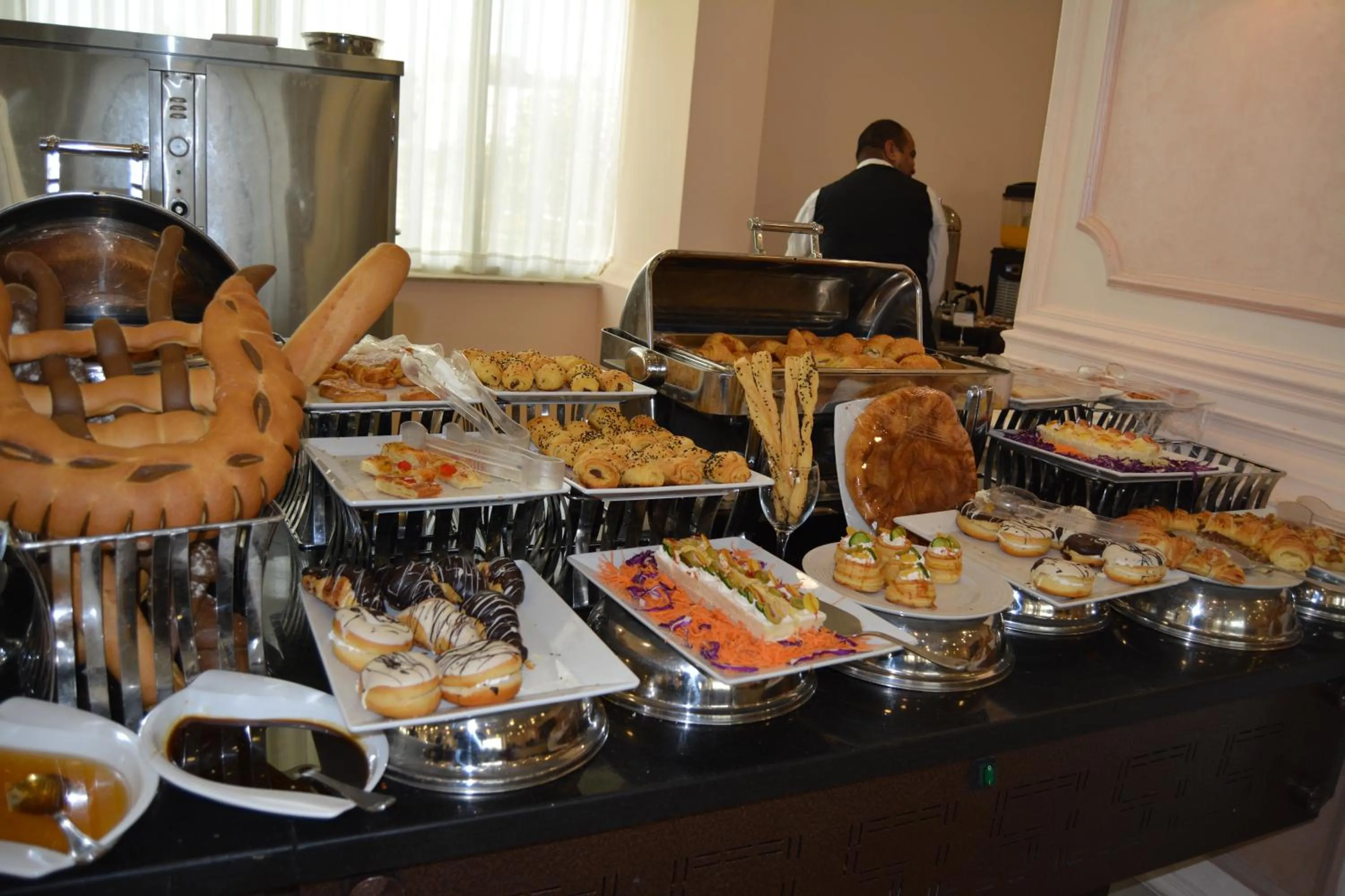 Restaurant/places to eat in The Guard Hotel