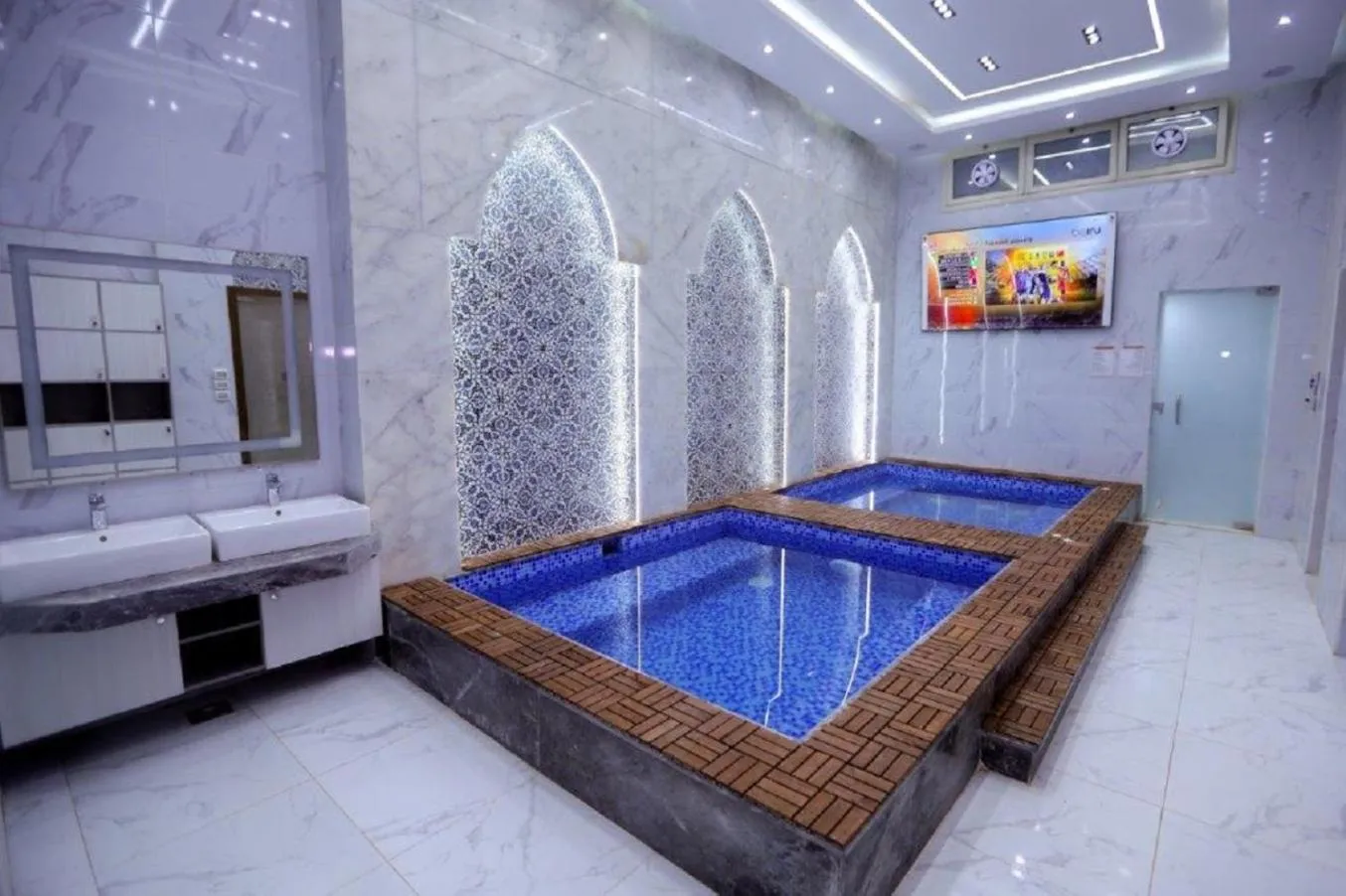 Hot Tub in The Guard Hotel