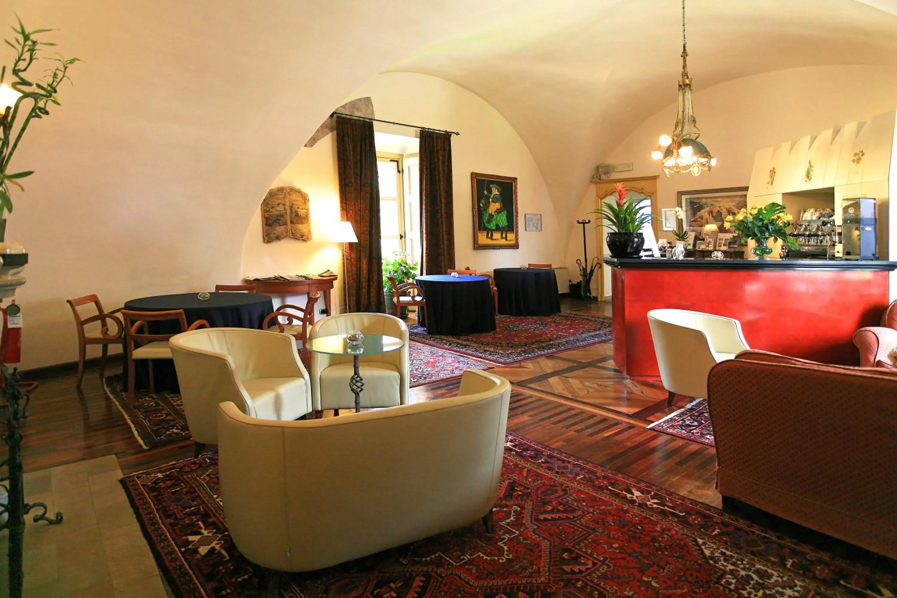 Lounge or bar in Castello Rosso