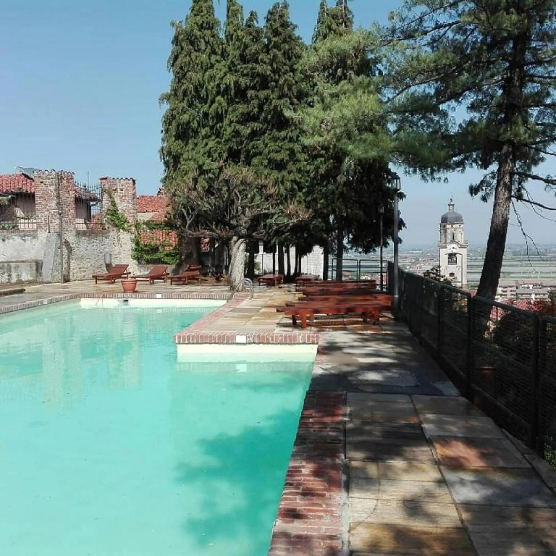 Swimming pool in Castello Rosso