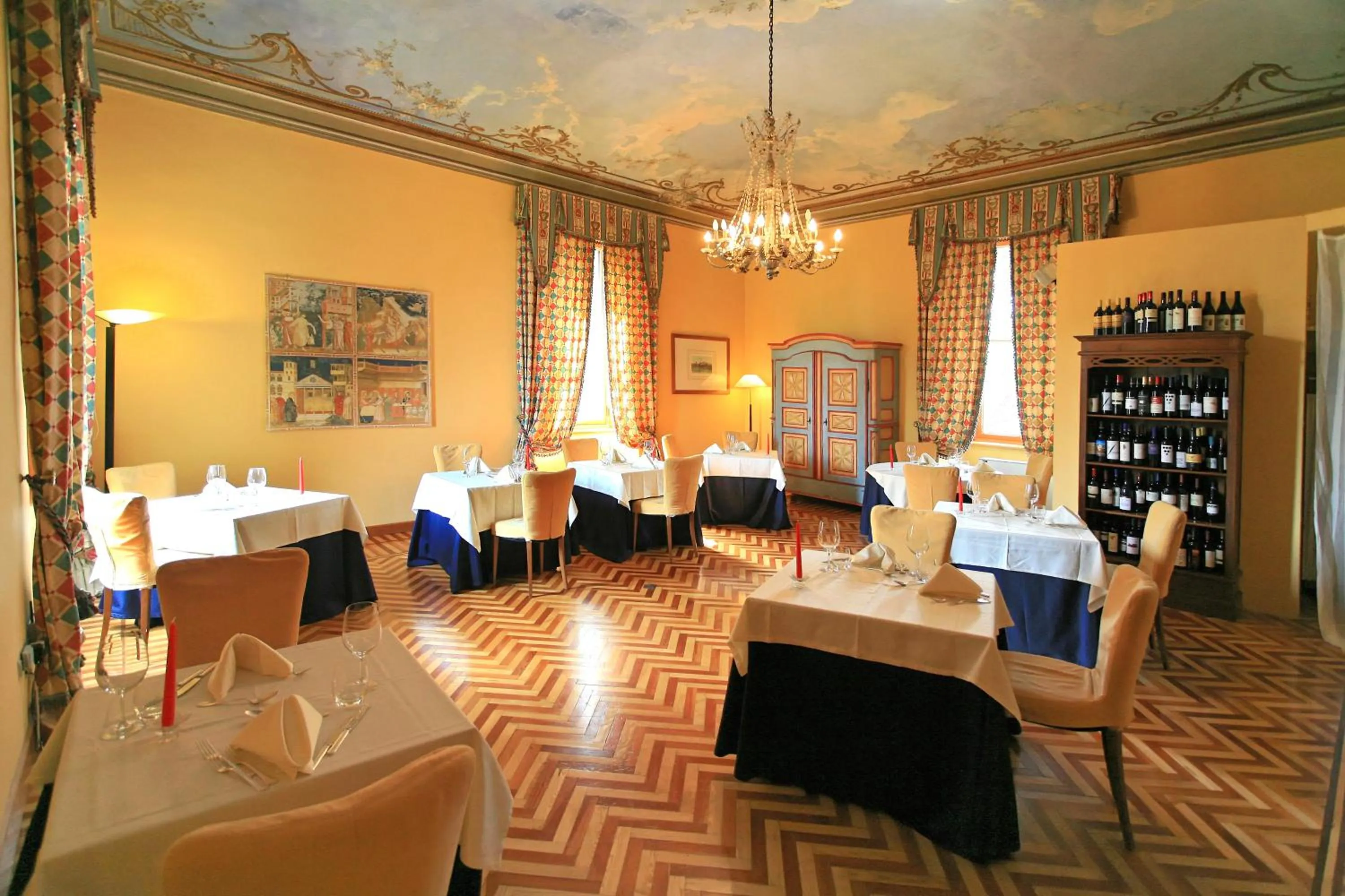 Restaurant/places to eat in Castello Rosso
