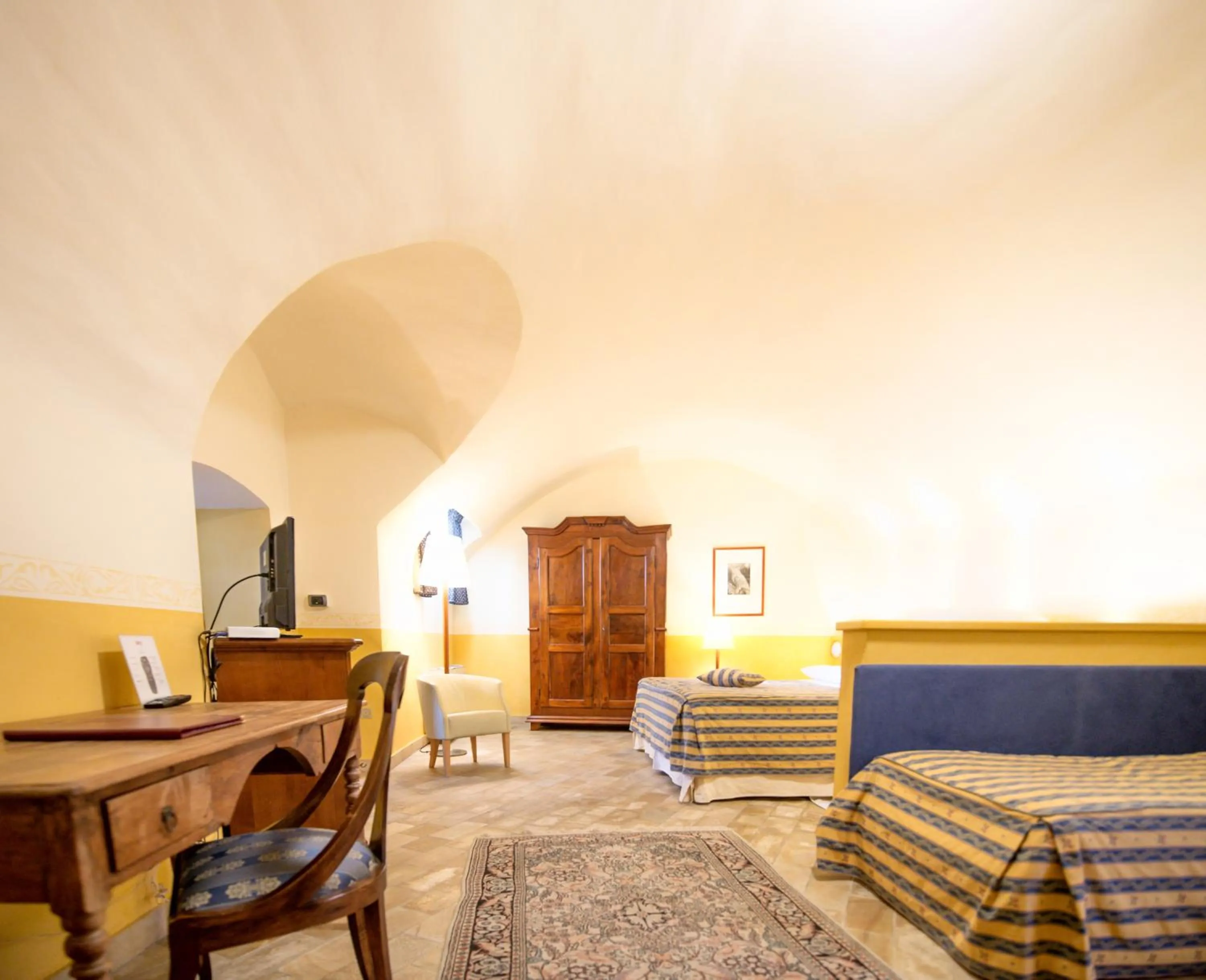 Photo of the whole room in Castello Rosso