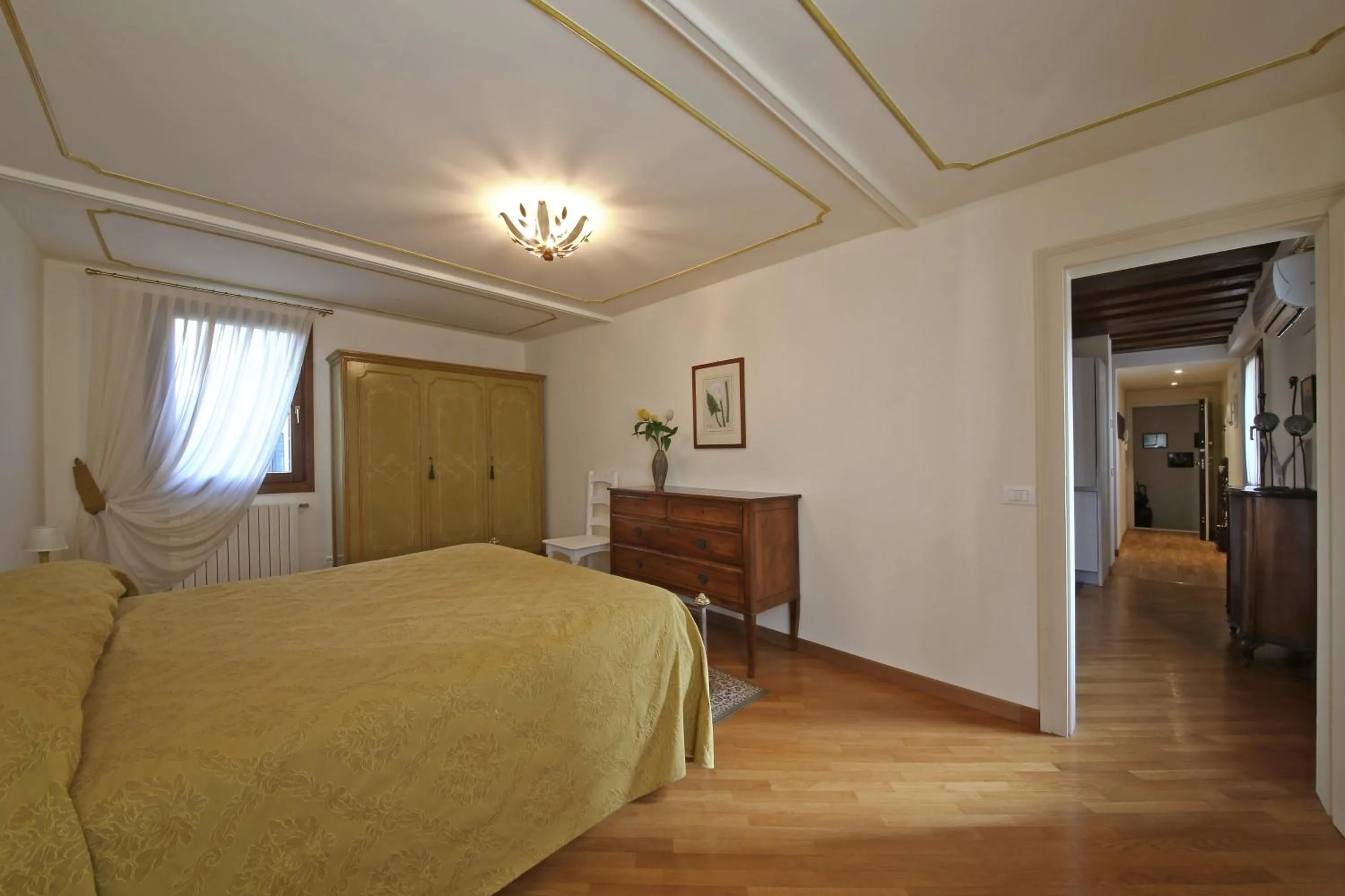 Bedroom, Bed in Appartamenti inside Palazzo Foscarini