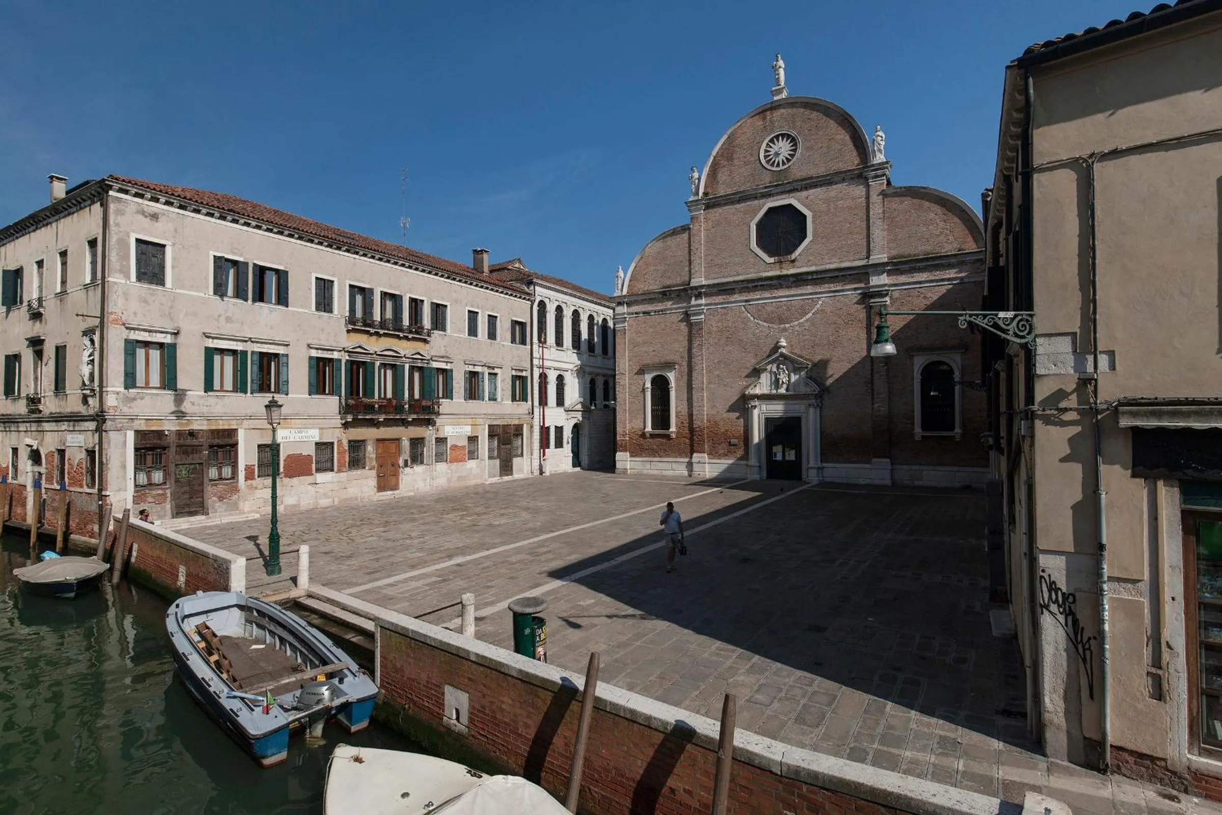 Street view in Appartamenti inside Palazzo Foscarini