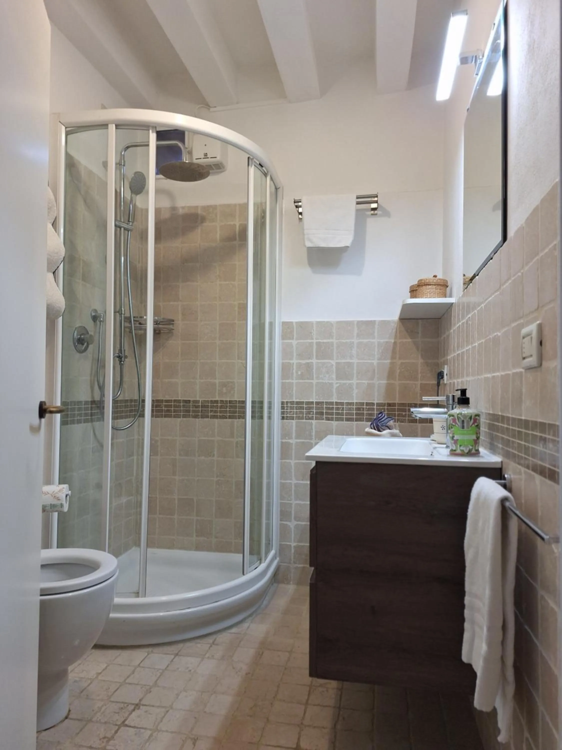 Shower in Appartamenti inside Palazzo Foscarini