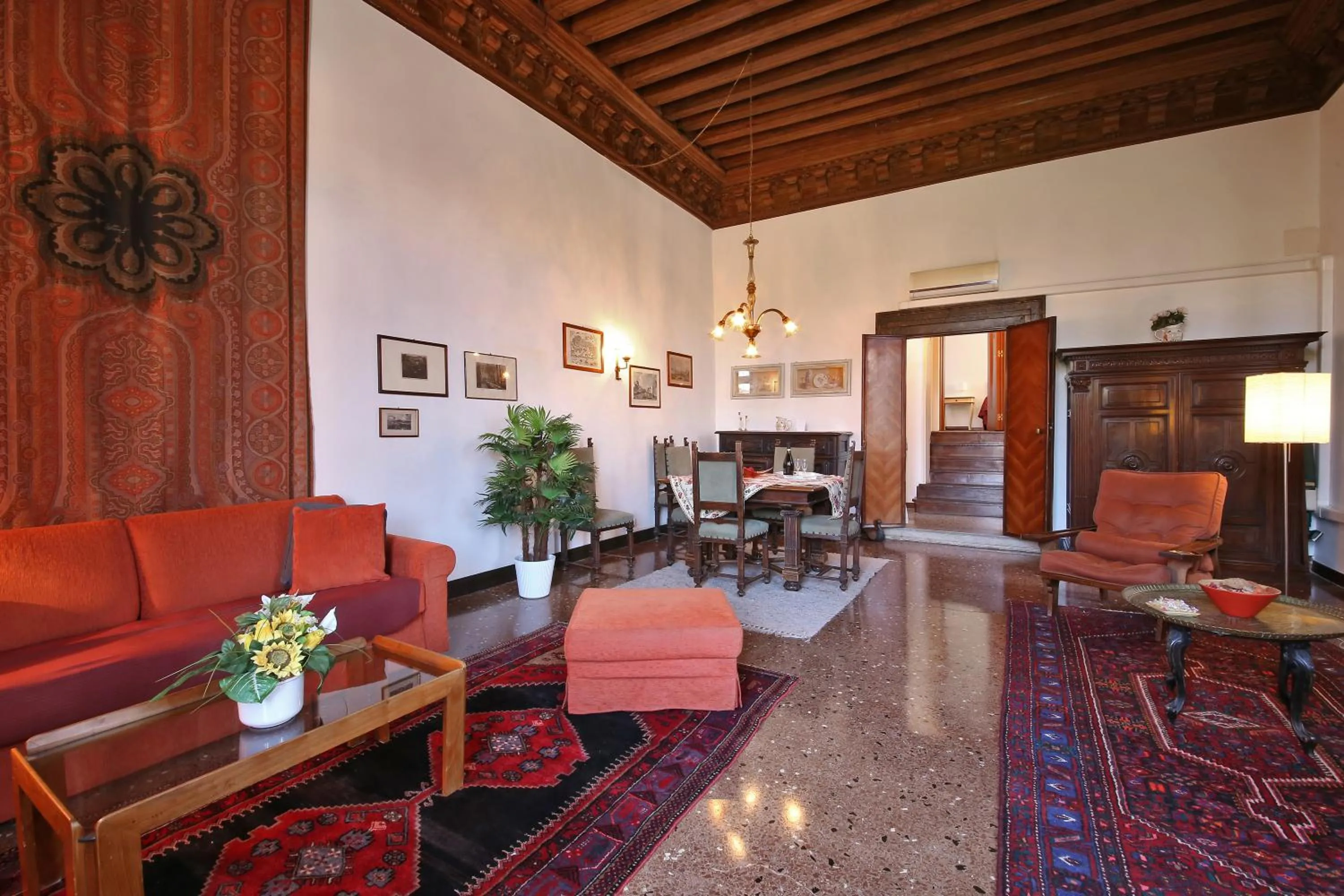 Dining area in Appartamenti inside Palazzo Foscarini