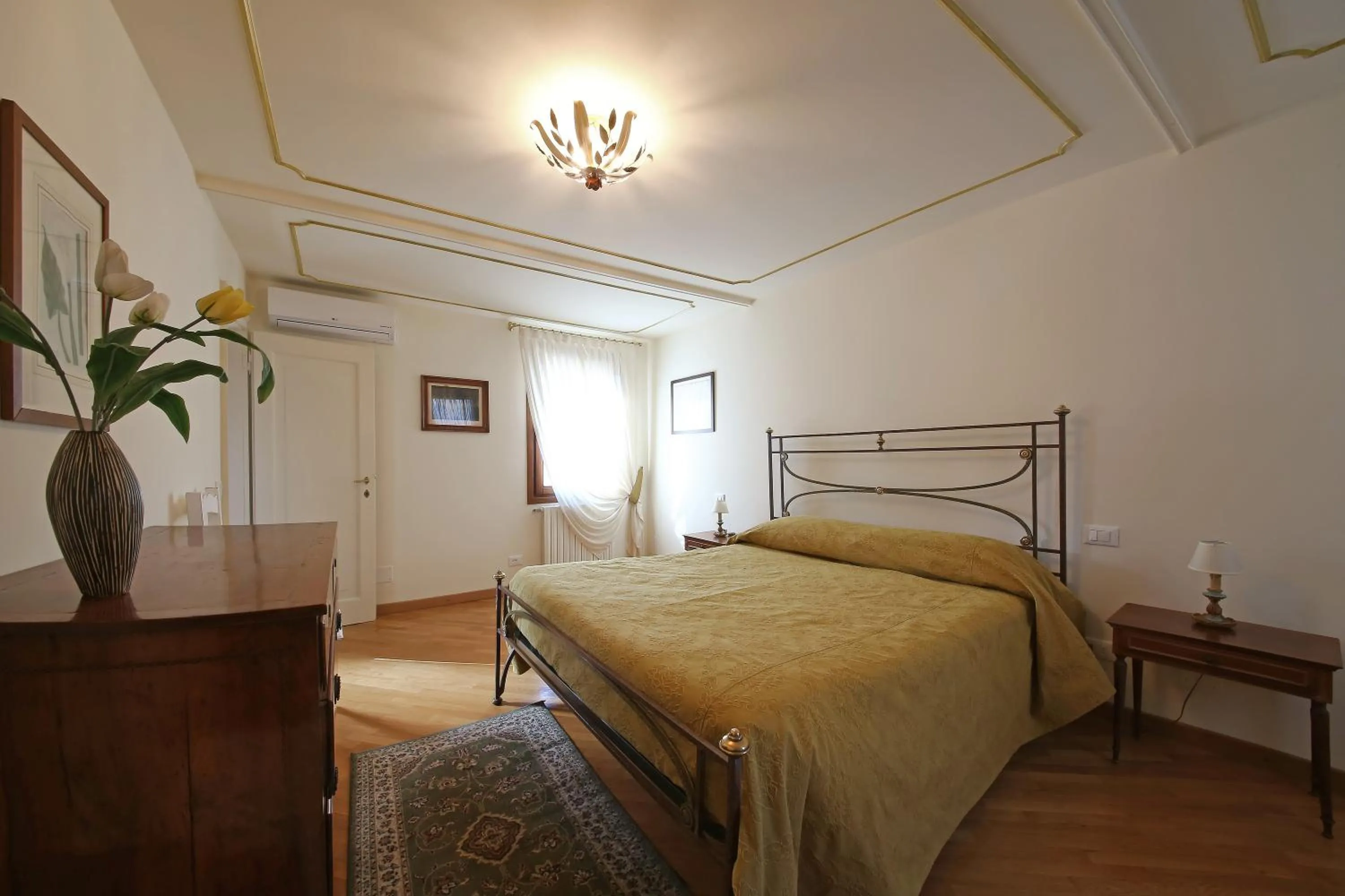 Bedroom, Bed in Appartamenti inside Palazzo Foscarini