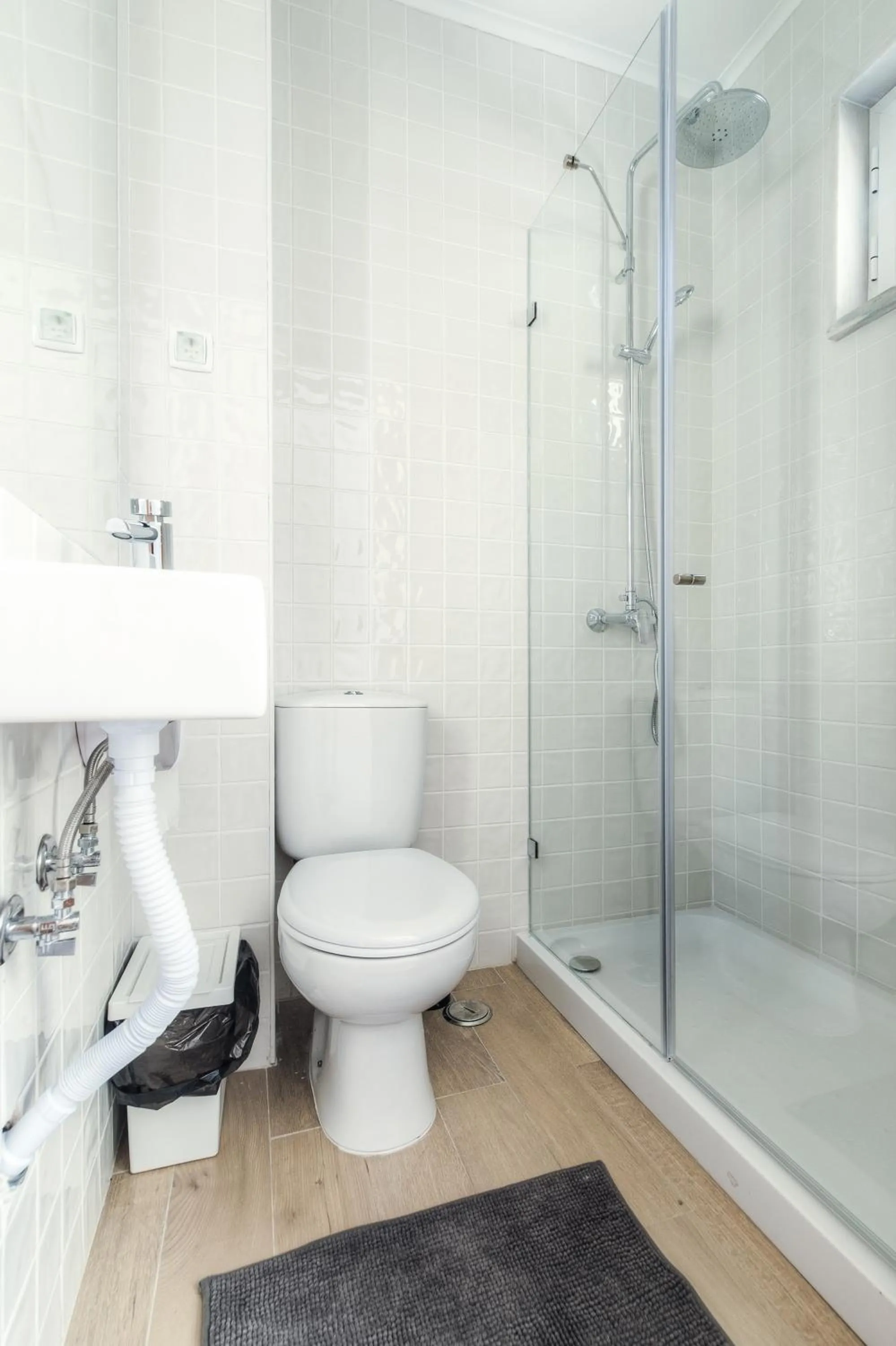 Double Room with Private Bathroom in WOT Lisbon Patio