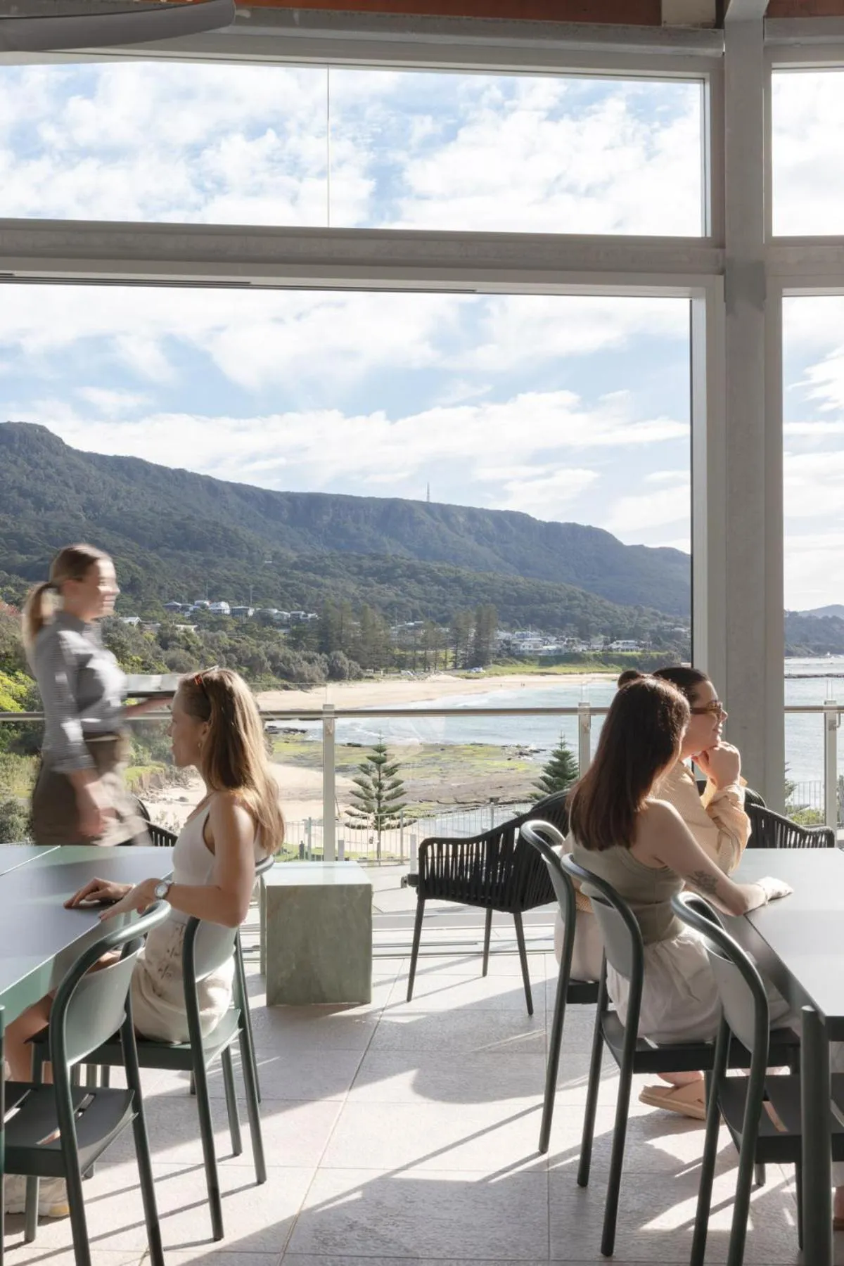 Restaurant/places to eat in Headlands Austinmer Beach