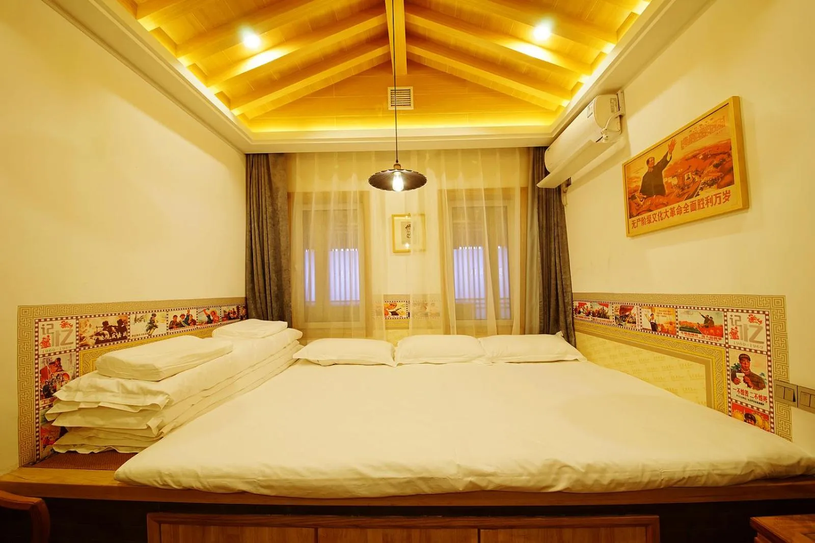 Photo of the whole room, Bed in Pipa Hotel Datong