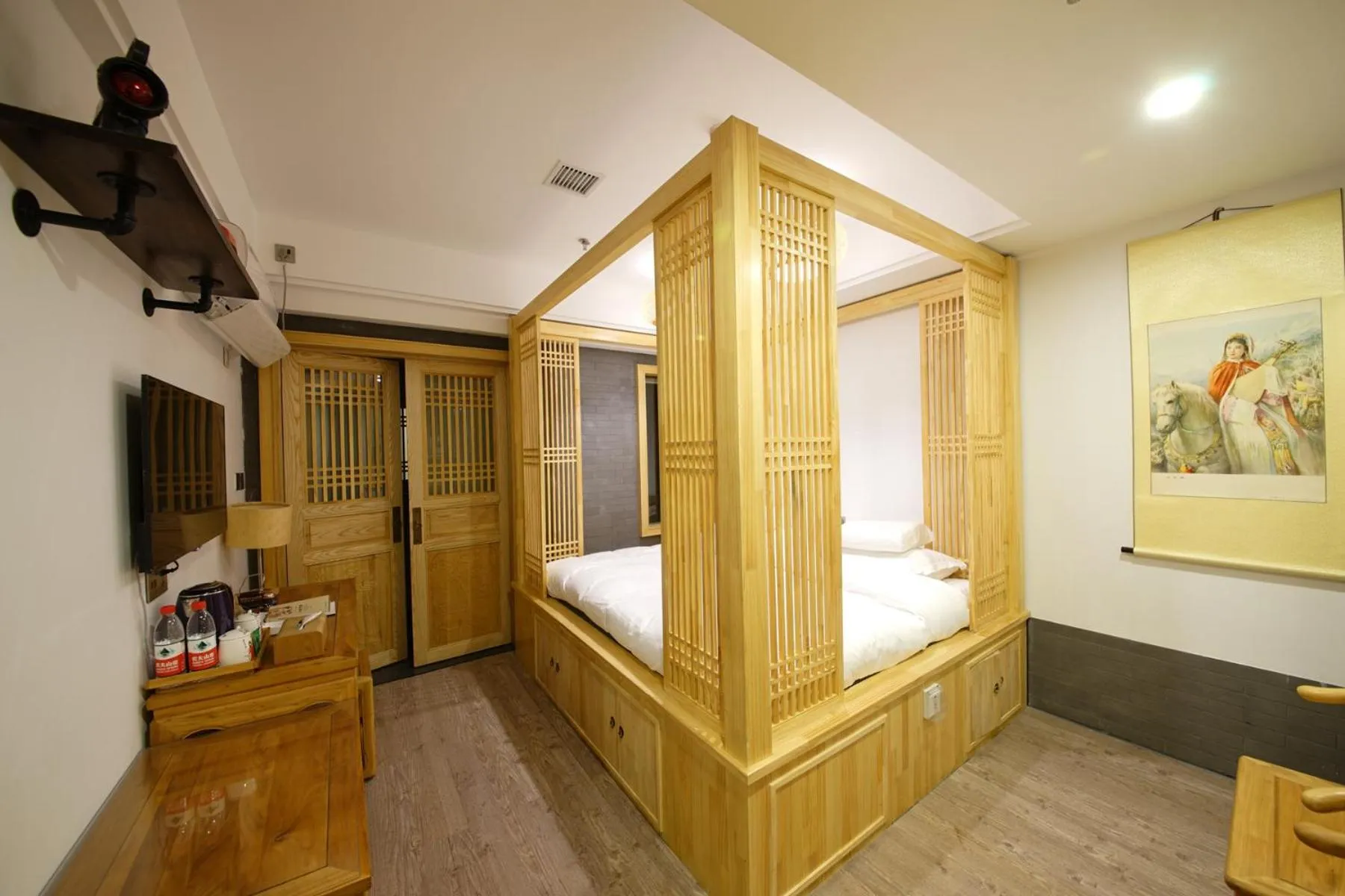 Photo of the whole room, Bed in Pipa Hotel Datong