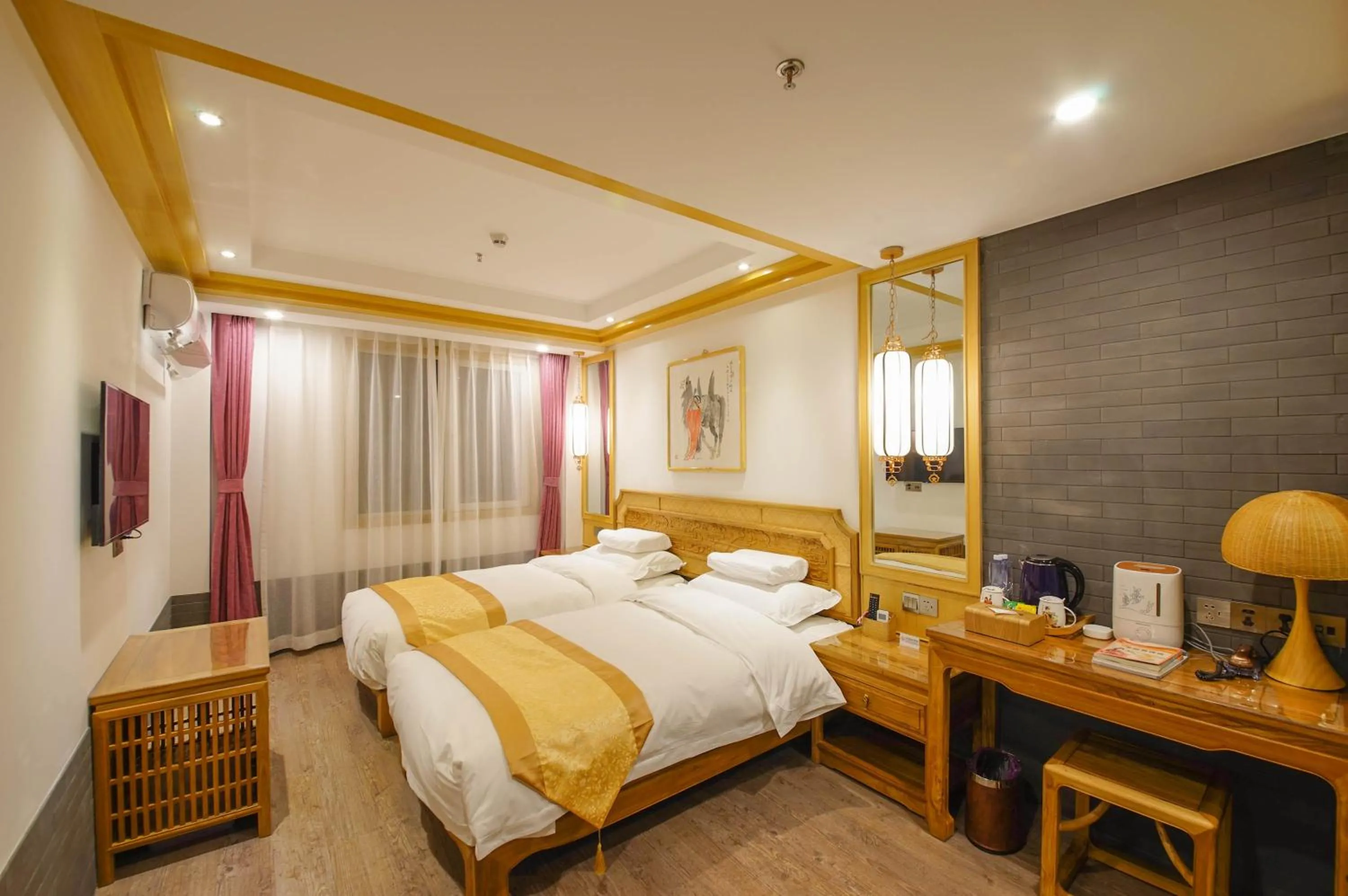 Photo of the whole room, Bed in Pipa Hotel Datong