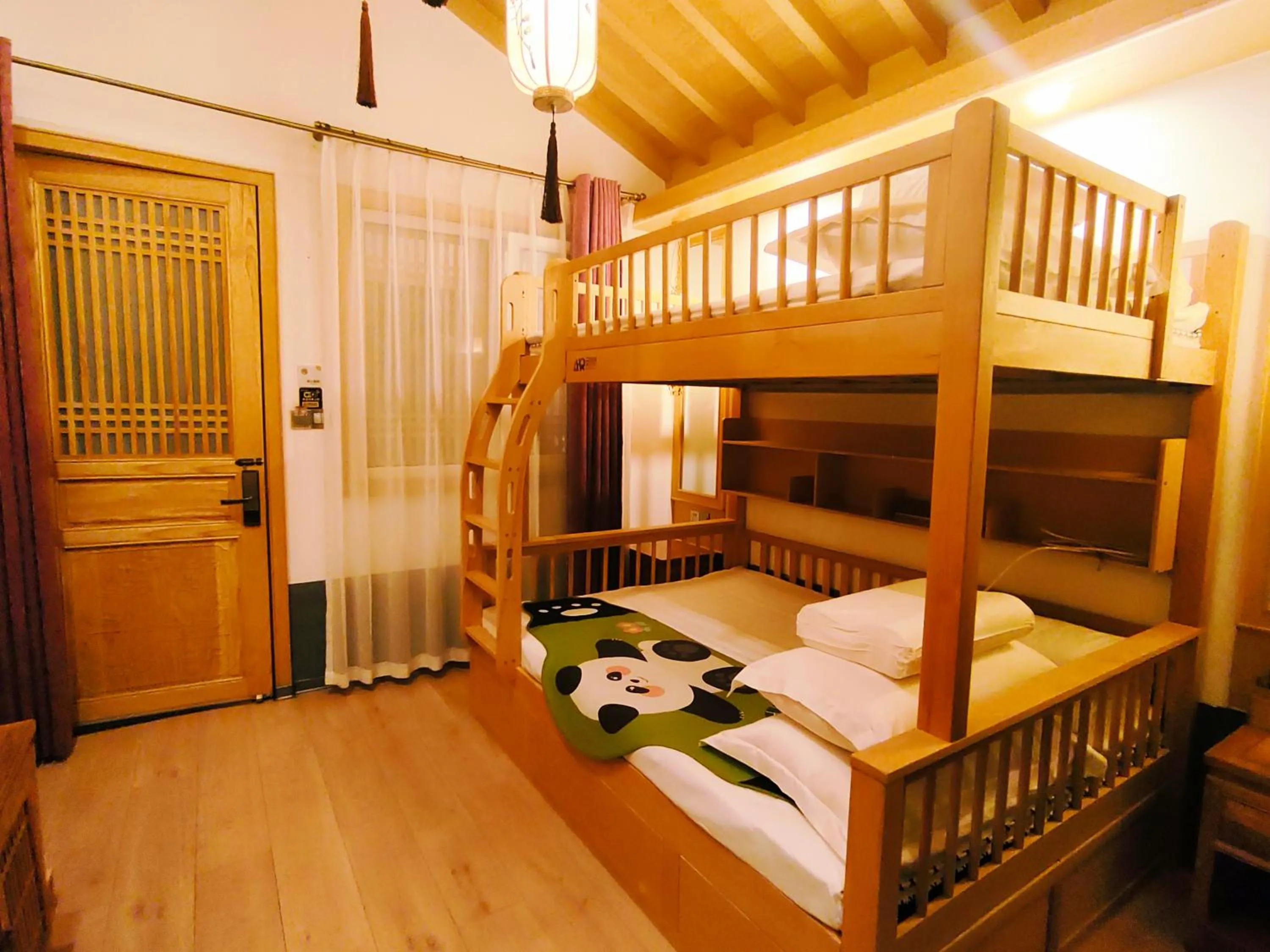 Photo of the whole room, Bed in Pipa Hotel Datong