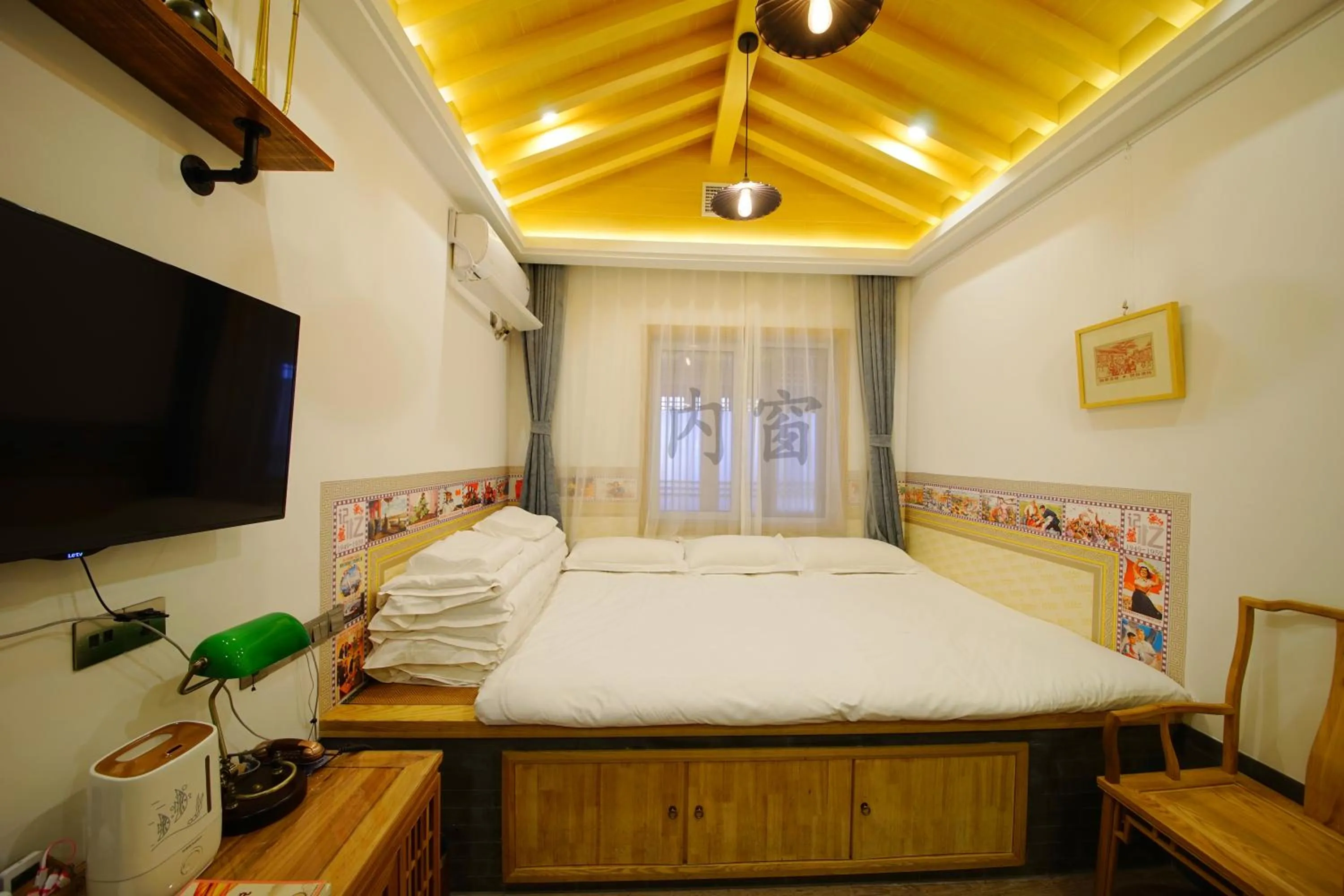 Photo of the whole room, Bed in Pipa Hotel Datong
