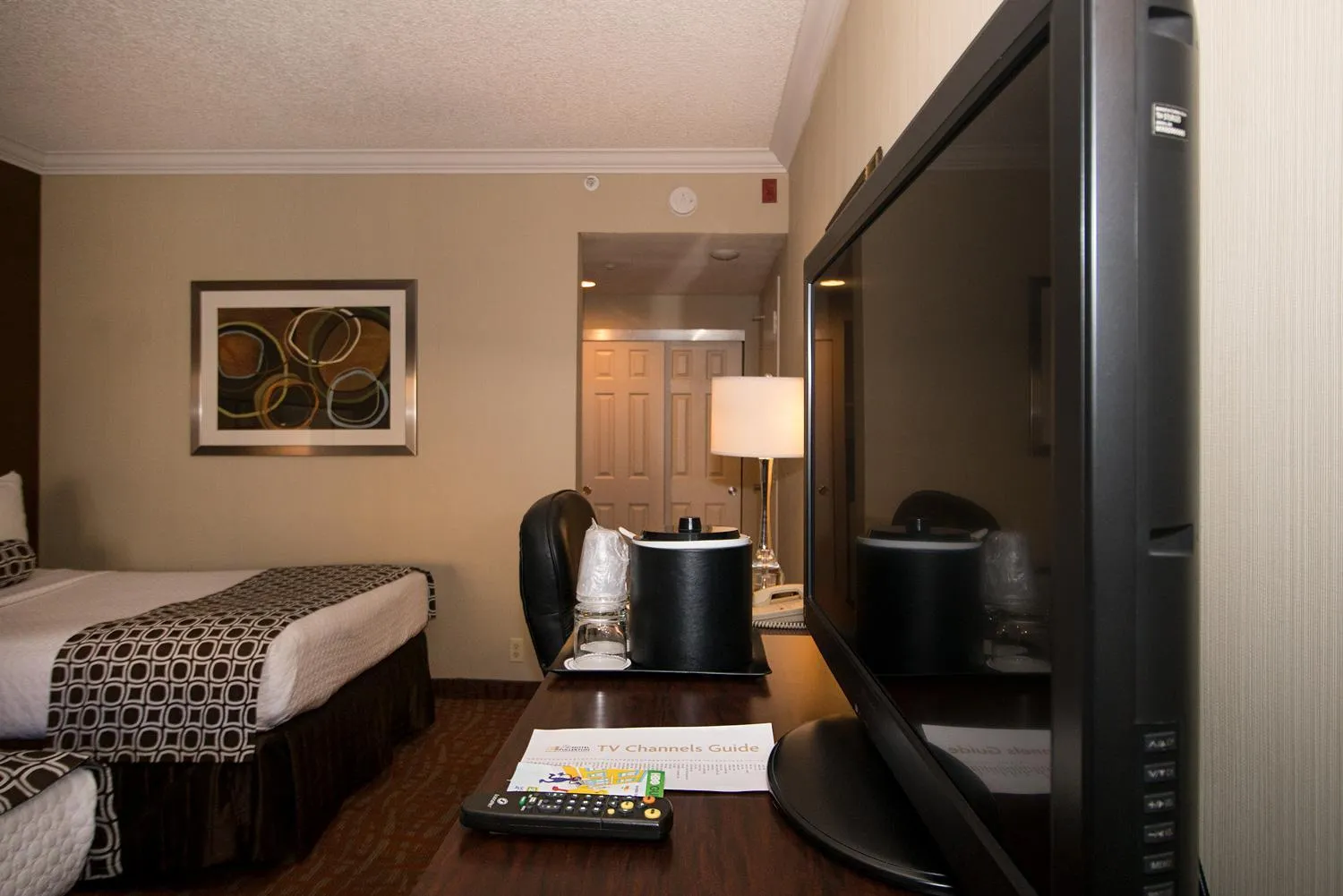 Bed, TV/Entertainment Center in The Hotel Fullerton Anaheim