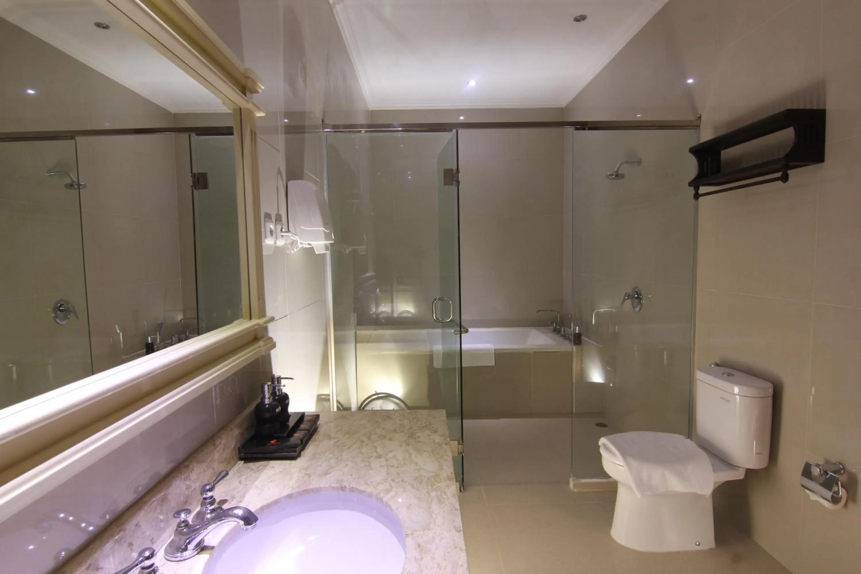 Shower in Java Villas Boutique Hotel & Resto