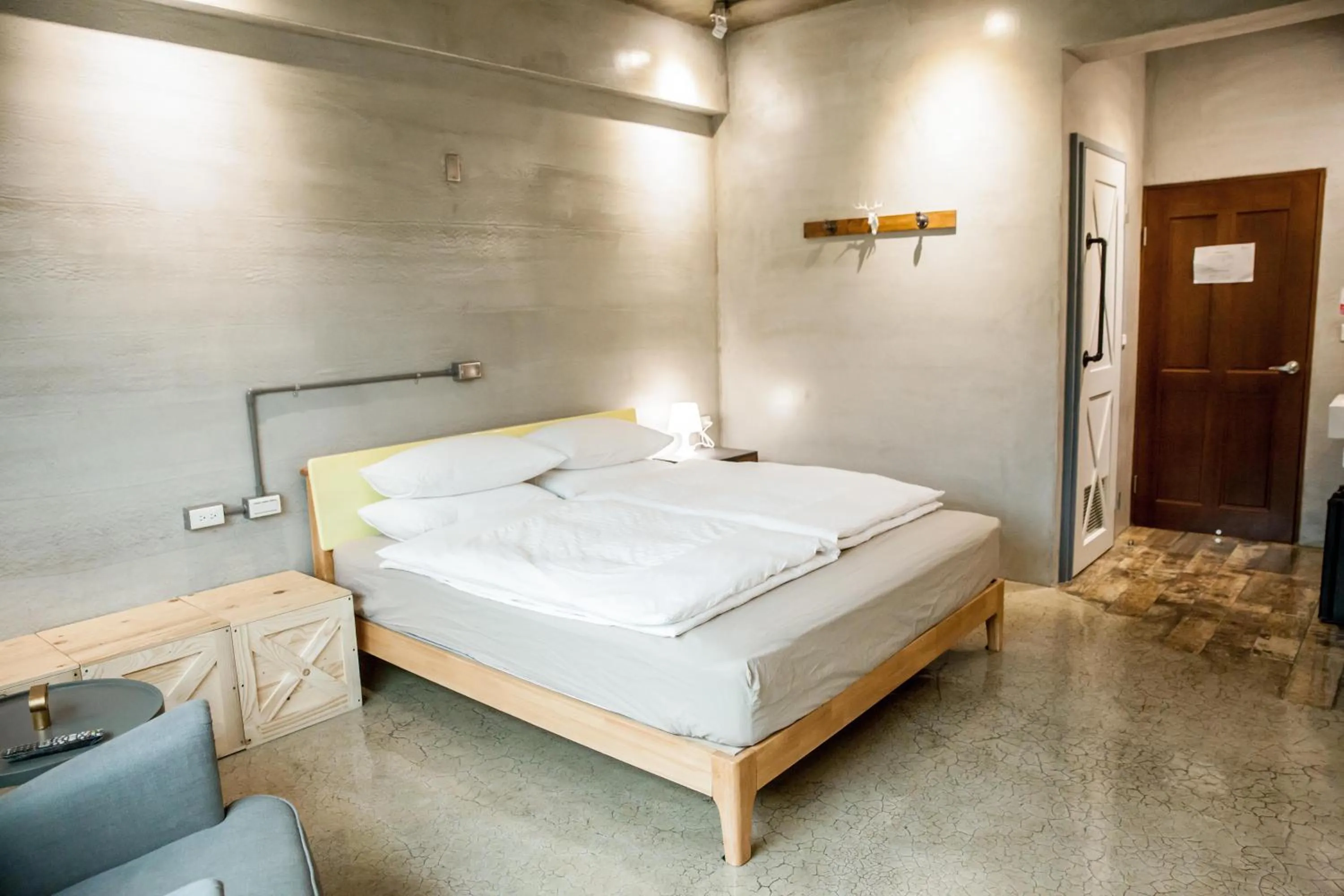 Photo of the whole room, Bed in Genuinn