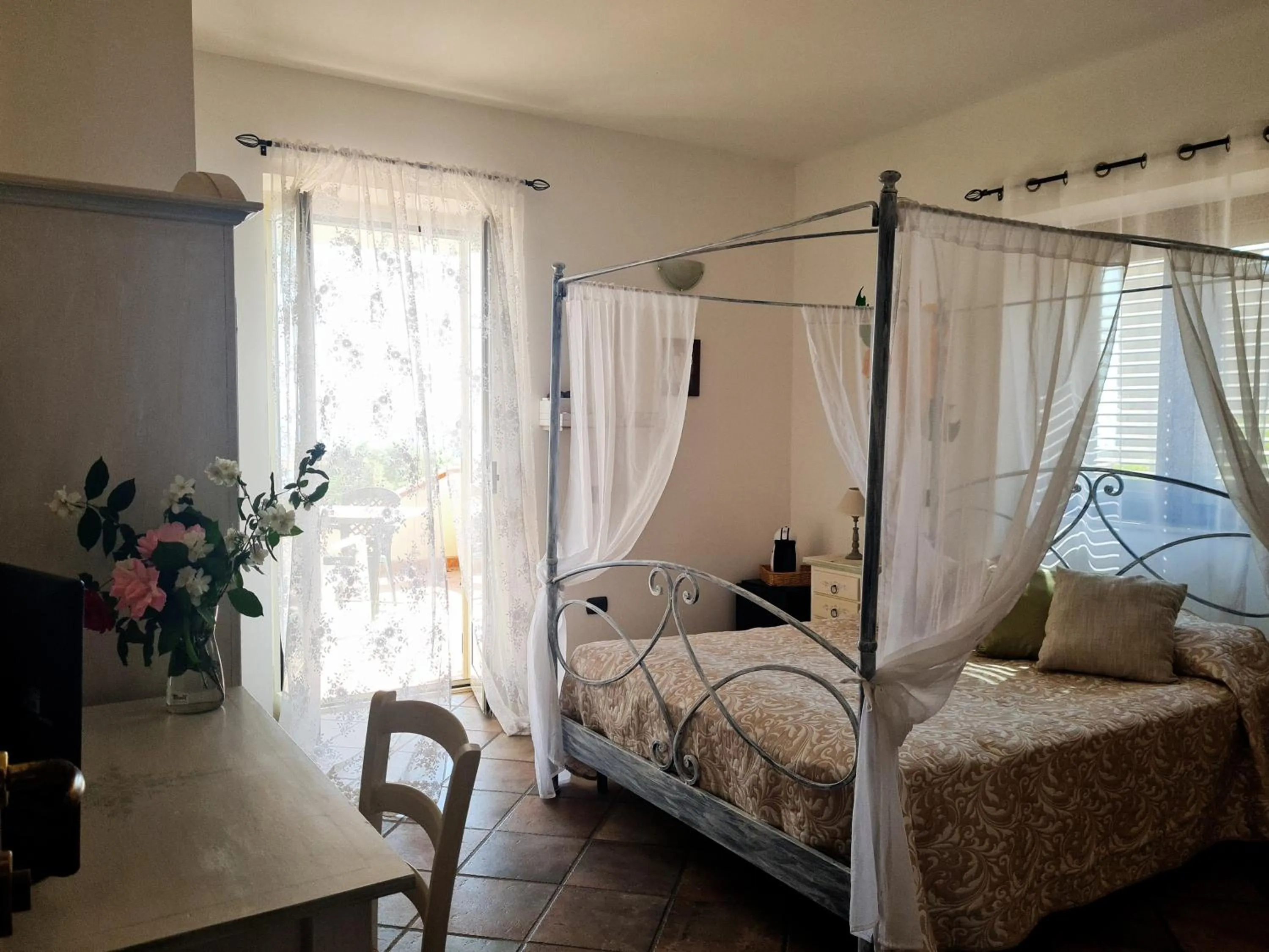 Photo of the whole room, Bed in B&B Giostell