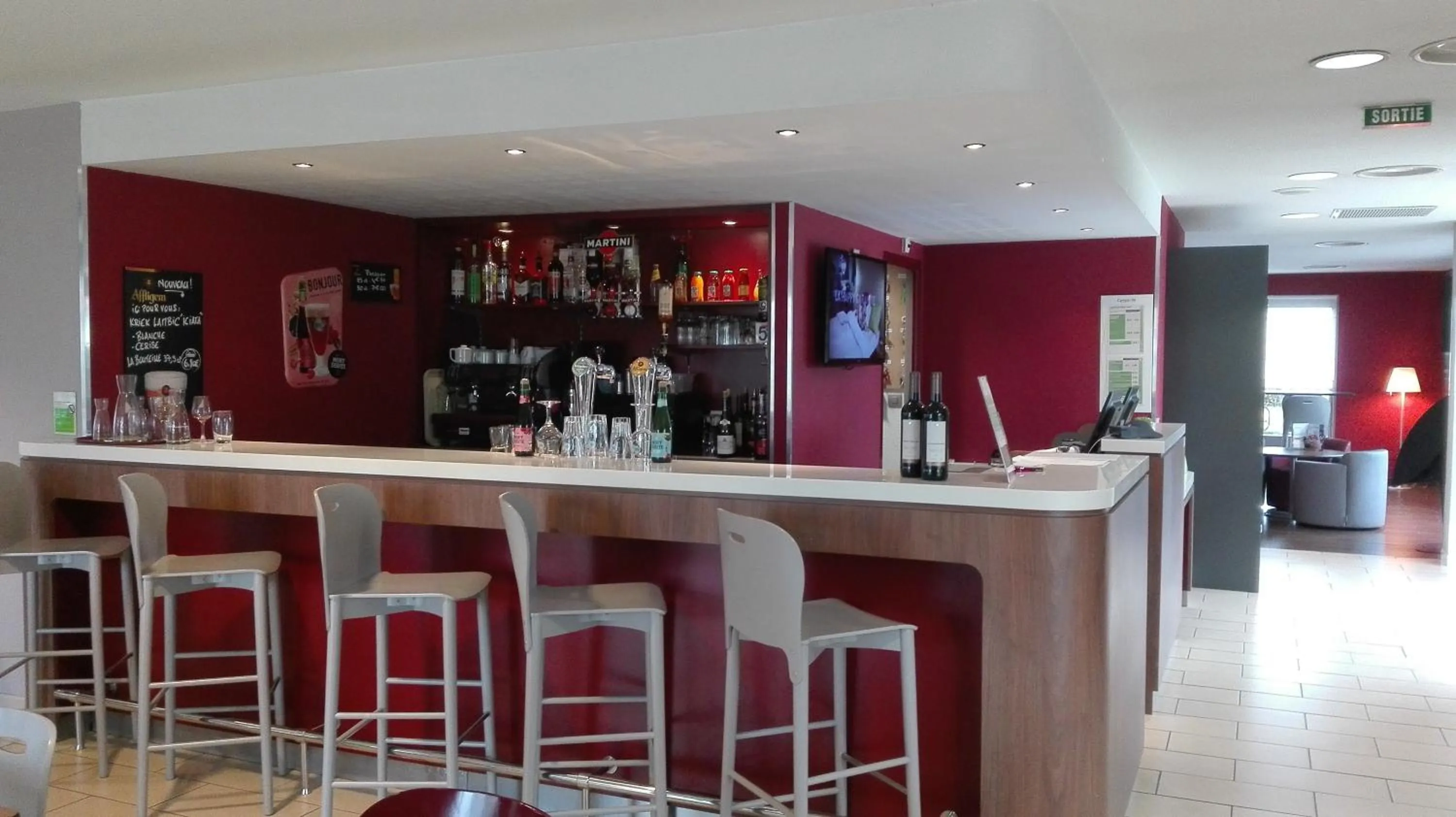 Lounge or bar in Campanile Clermont-Ferrand Sud Issoire