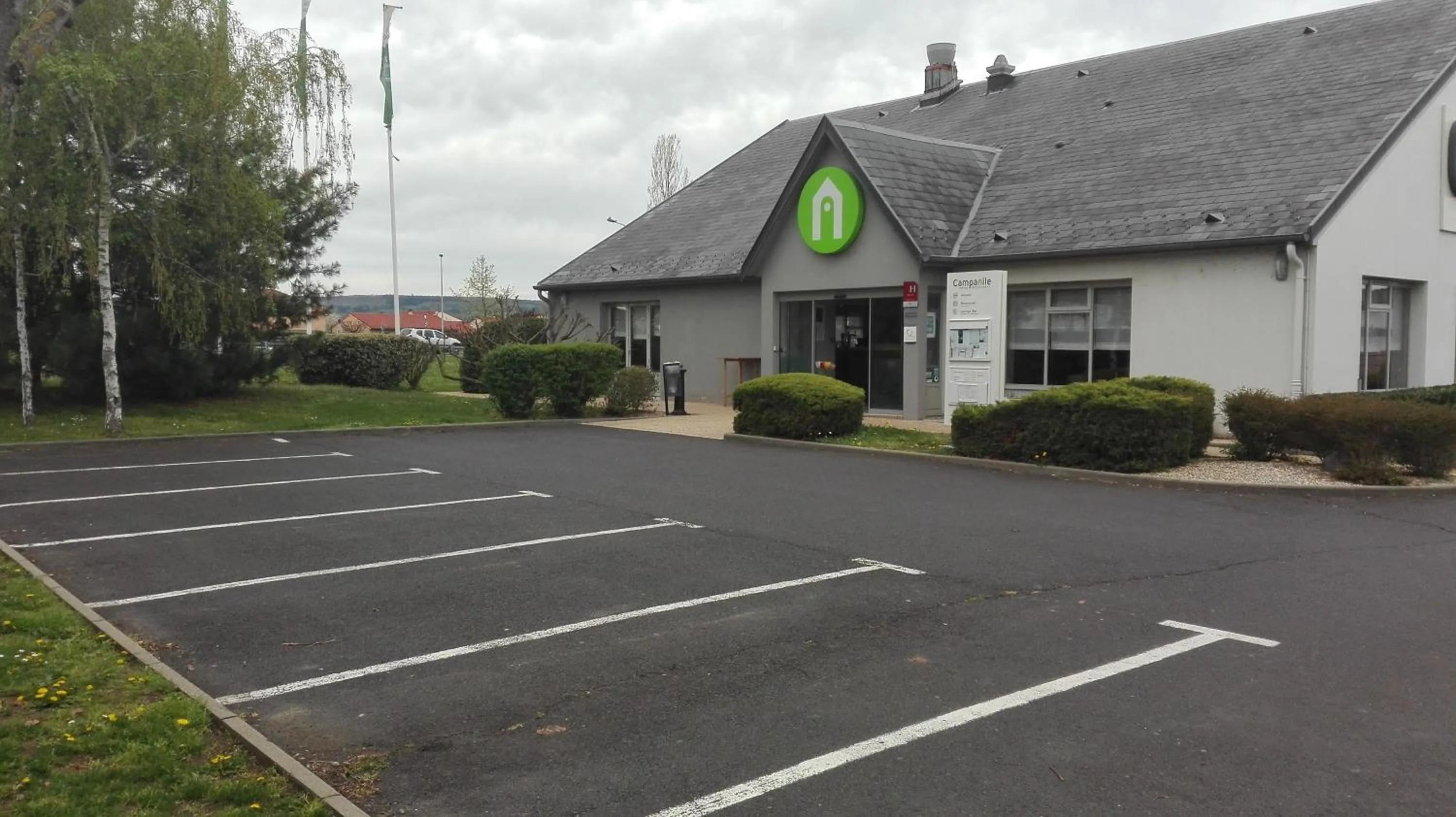 Property building in Campanile Clermont-Ferrand Sud Issoire