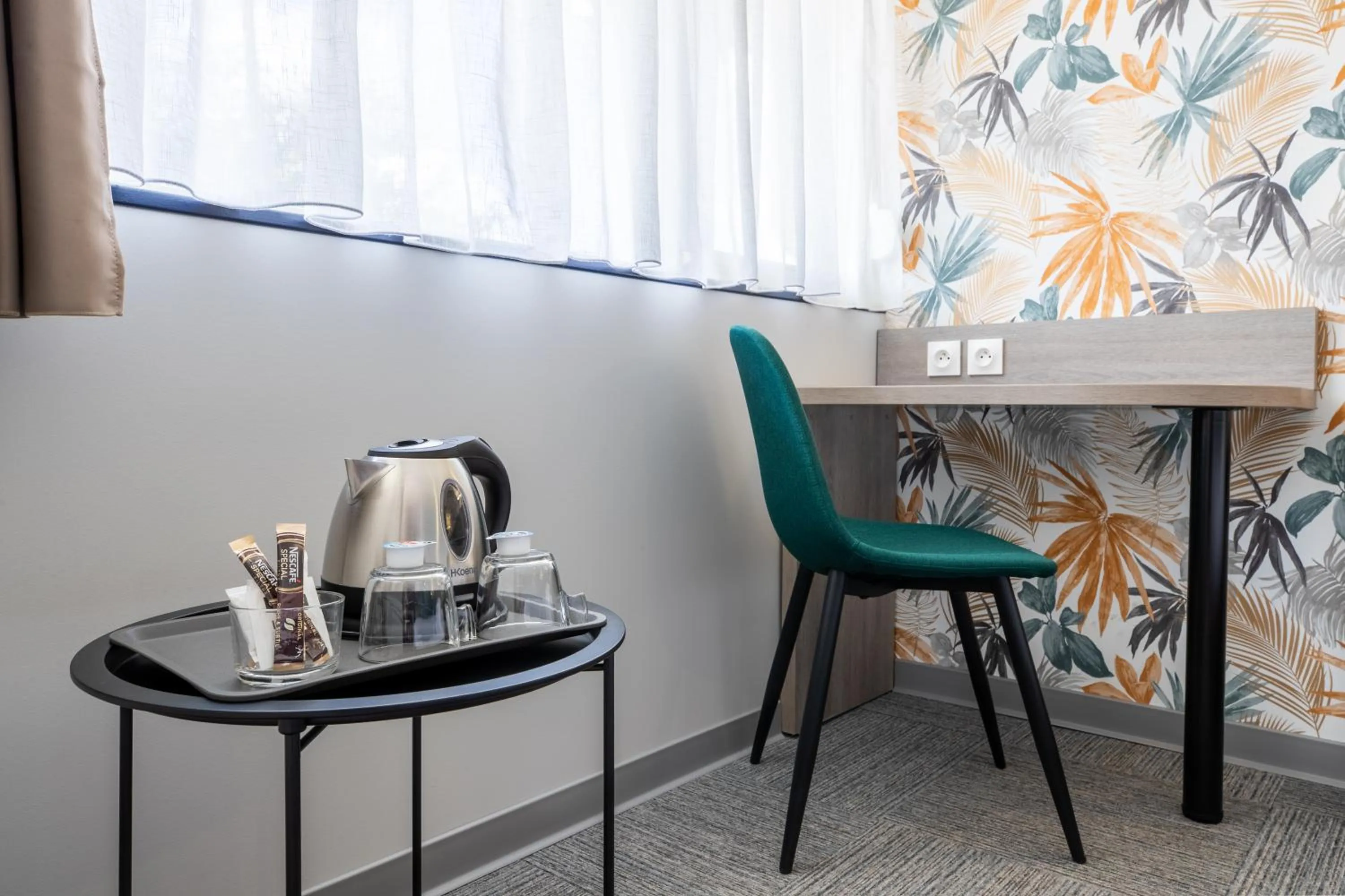 Coffee/tea facilities in Kyriad Direct Laon