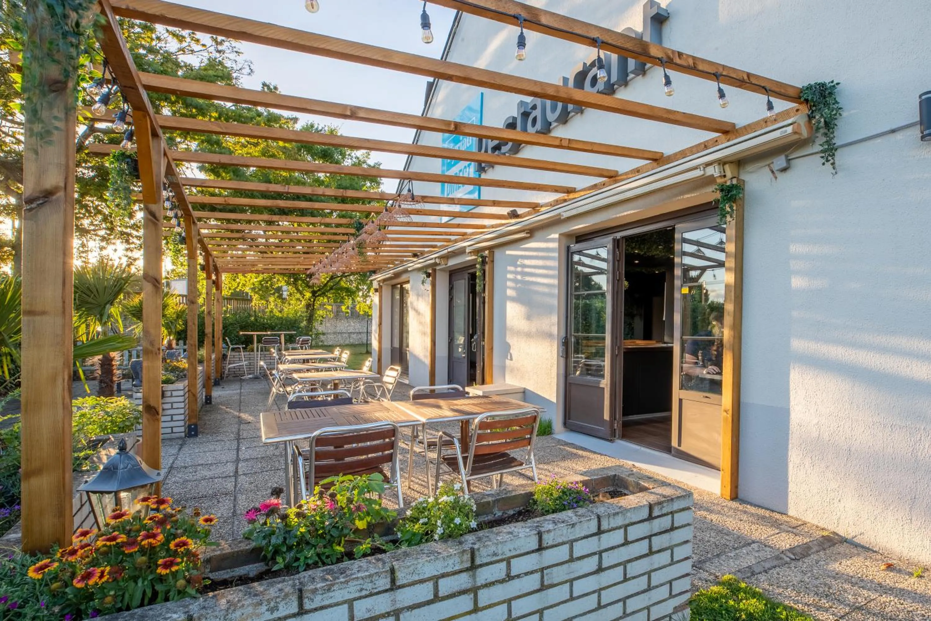 Patio in Kyriad Direct Laon