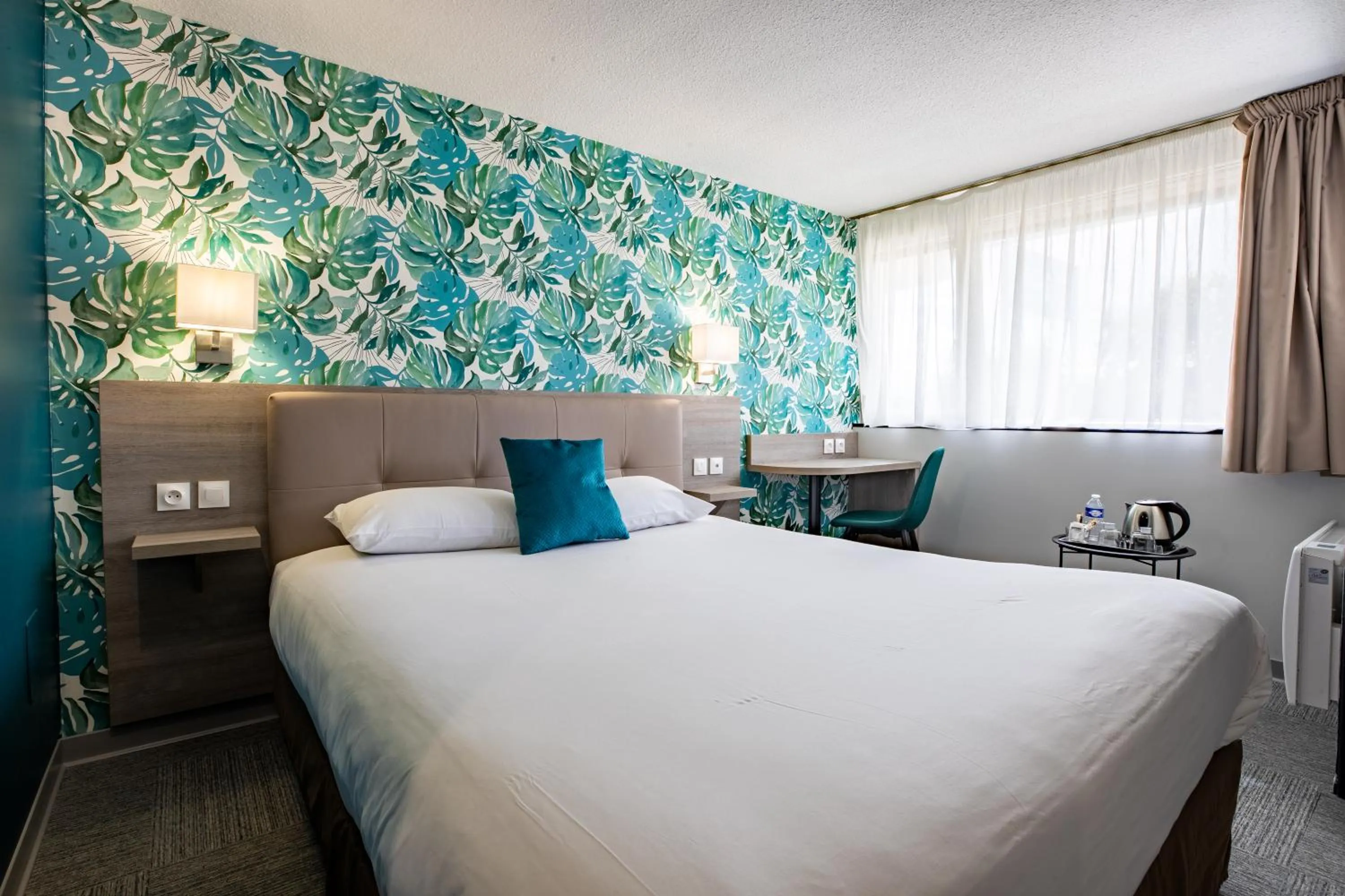 Bedroom, Bed in Kyriad Direct Laon