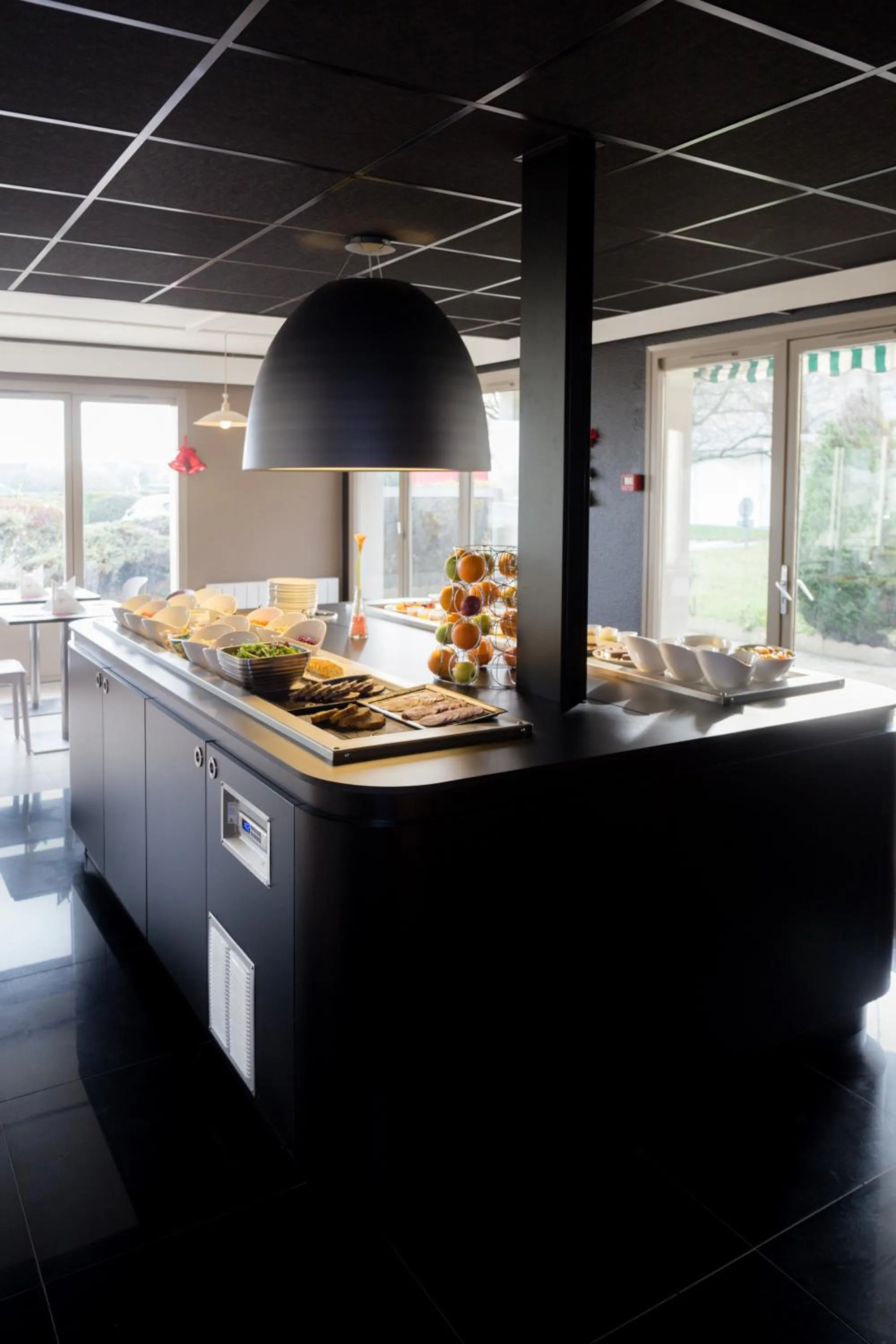 Restaurant/places to eat in Campanile Laval Ouest