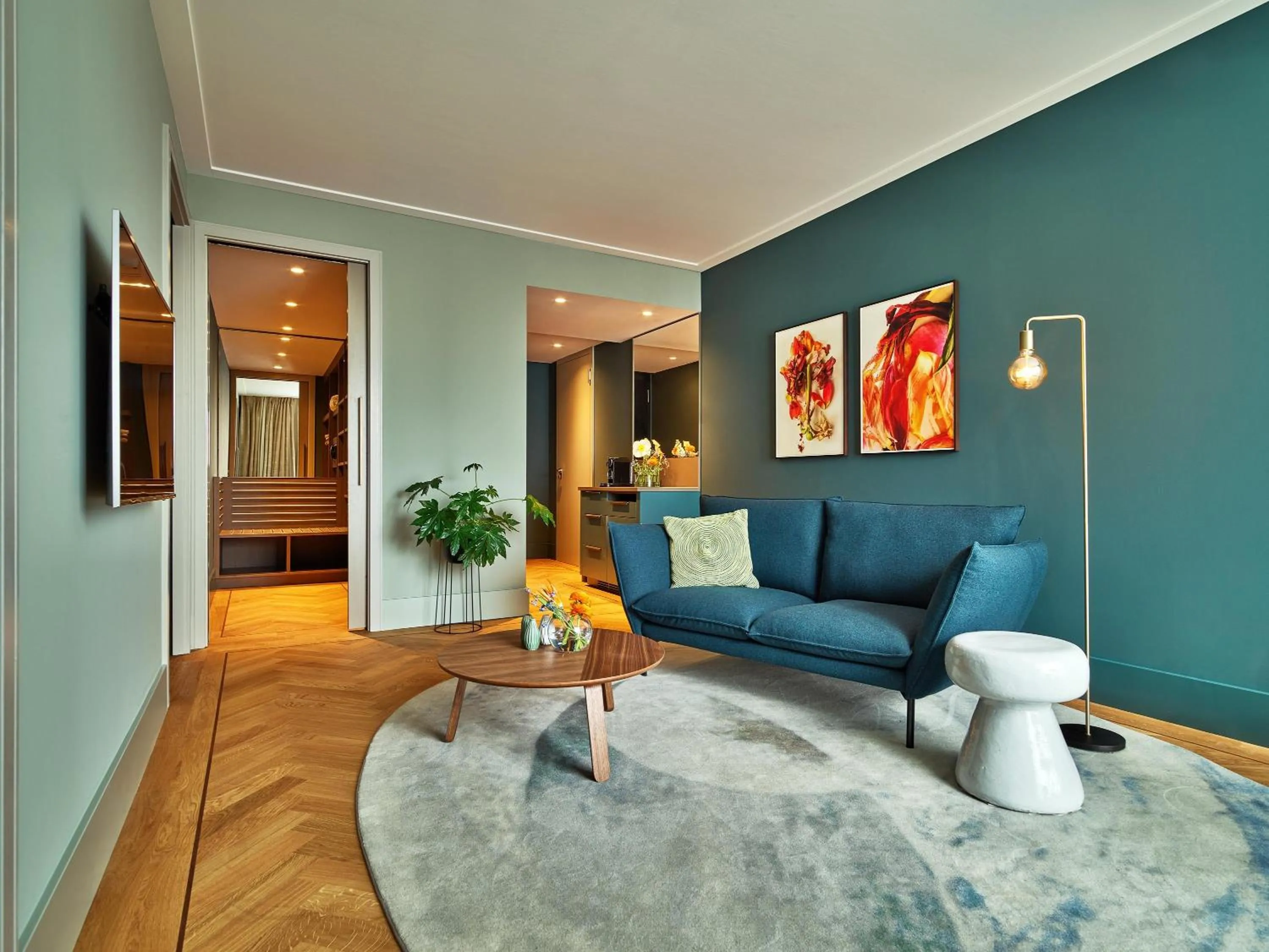 Photo of the whole room in Hyatt Regency Amsterdam