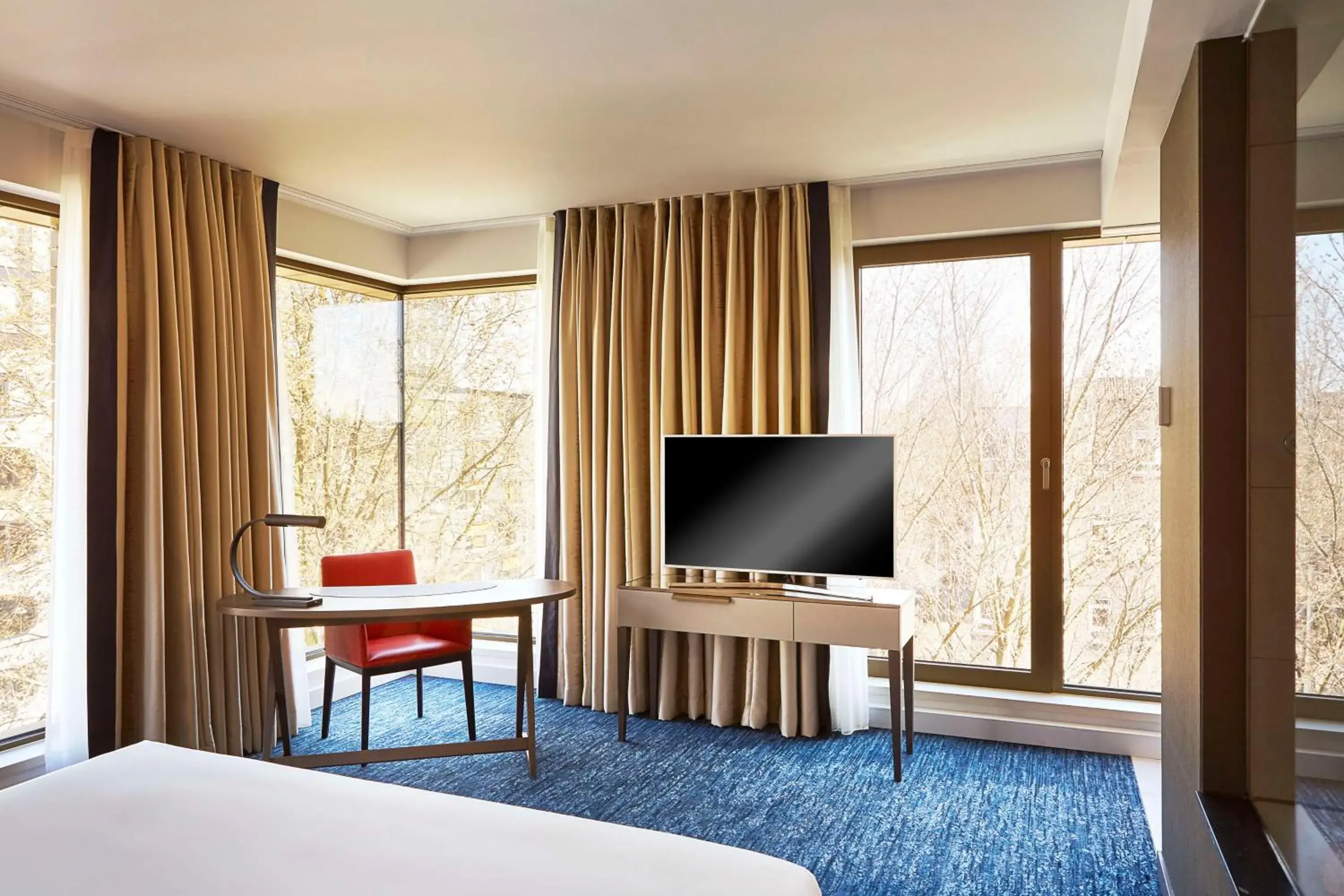 View (from property/room), Bed in Hyatt Regency Amsterdam View (from property/room), Bed in Hyatt Regency Amsterdam