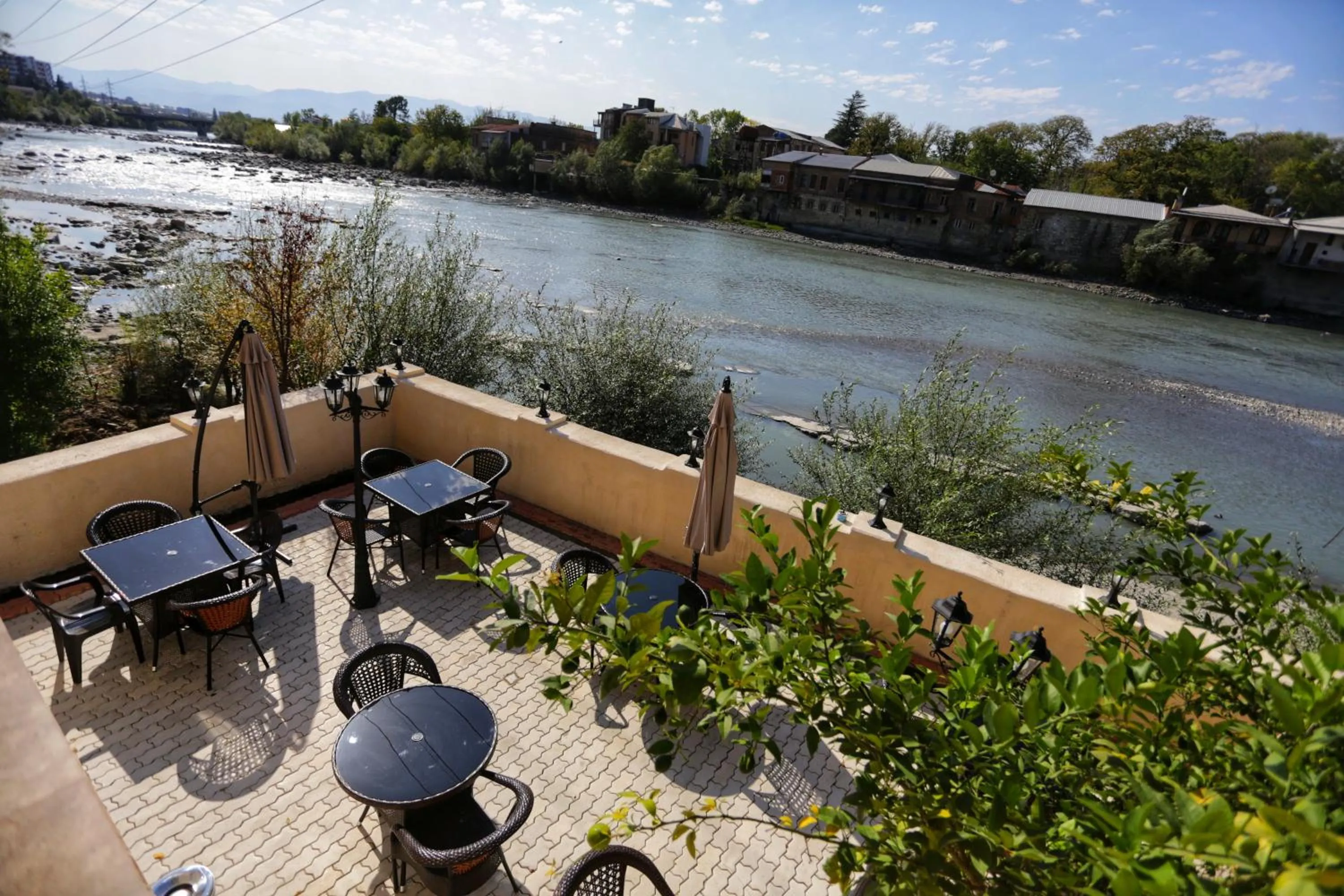 Restaurant/places to eat in Sanapiro Hotel