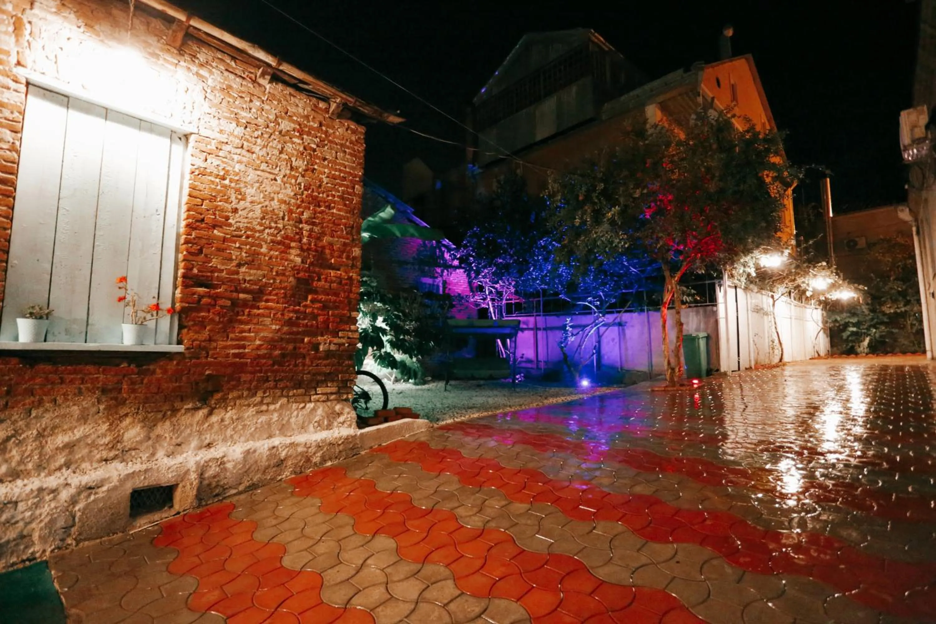 Facade/entrance in Sanapiro Hotel