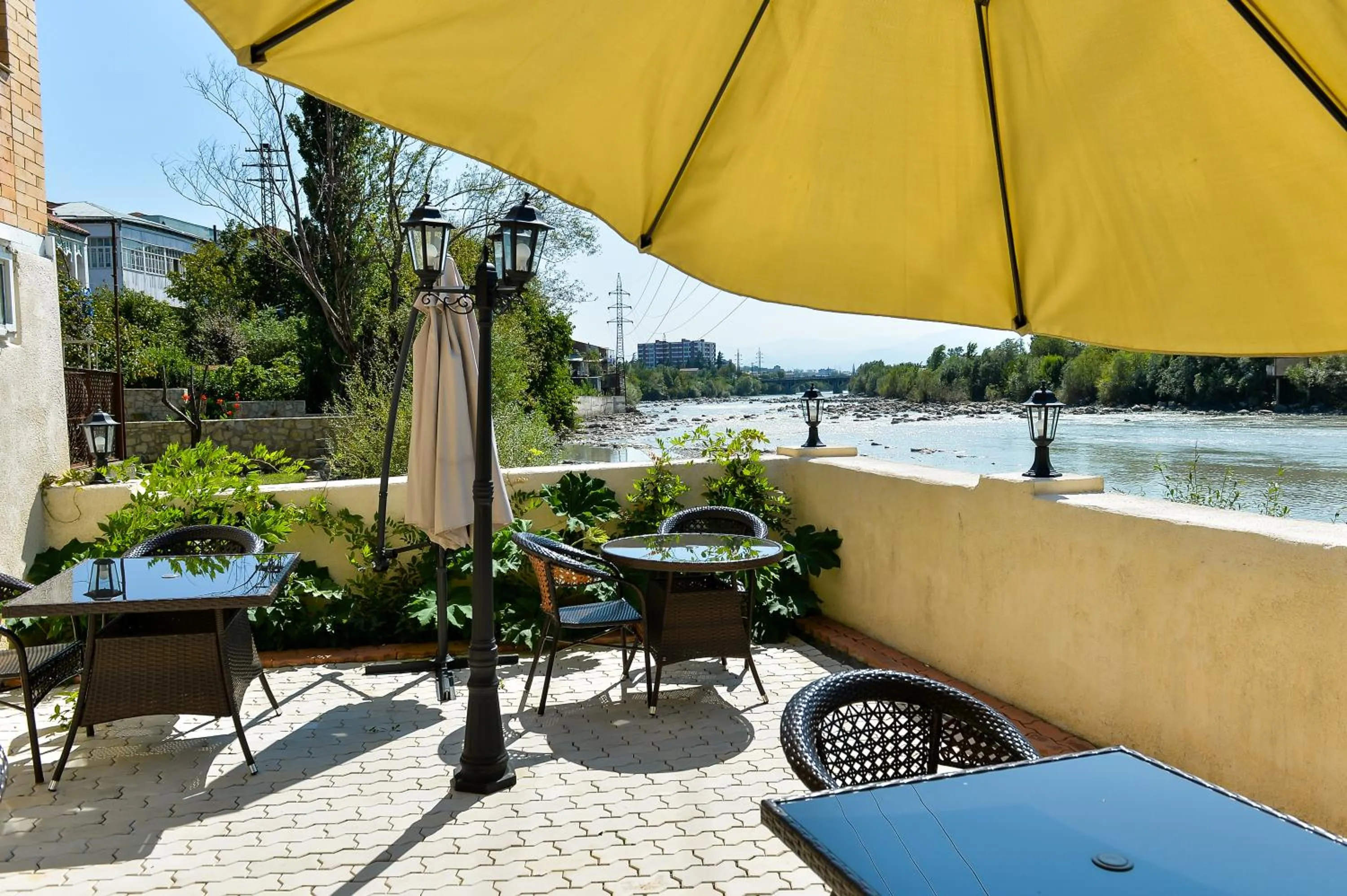 Restaurant/places to eat in Sanapiro Hotel